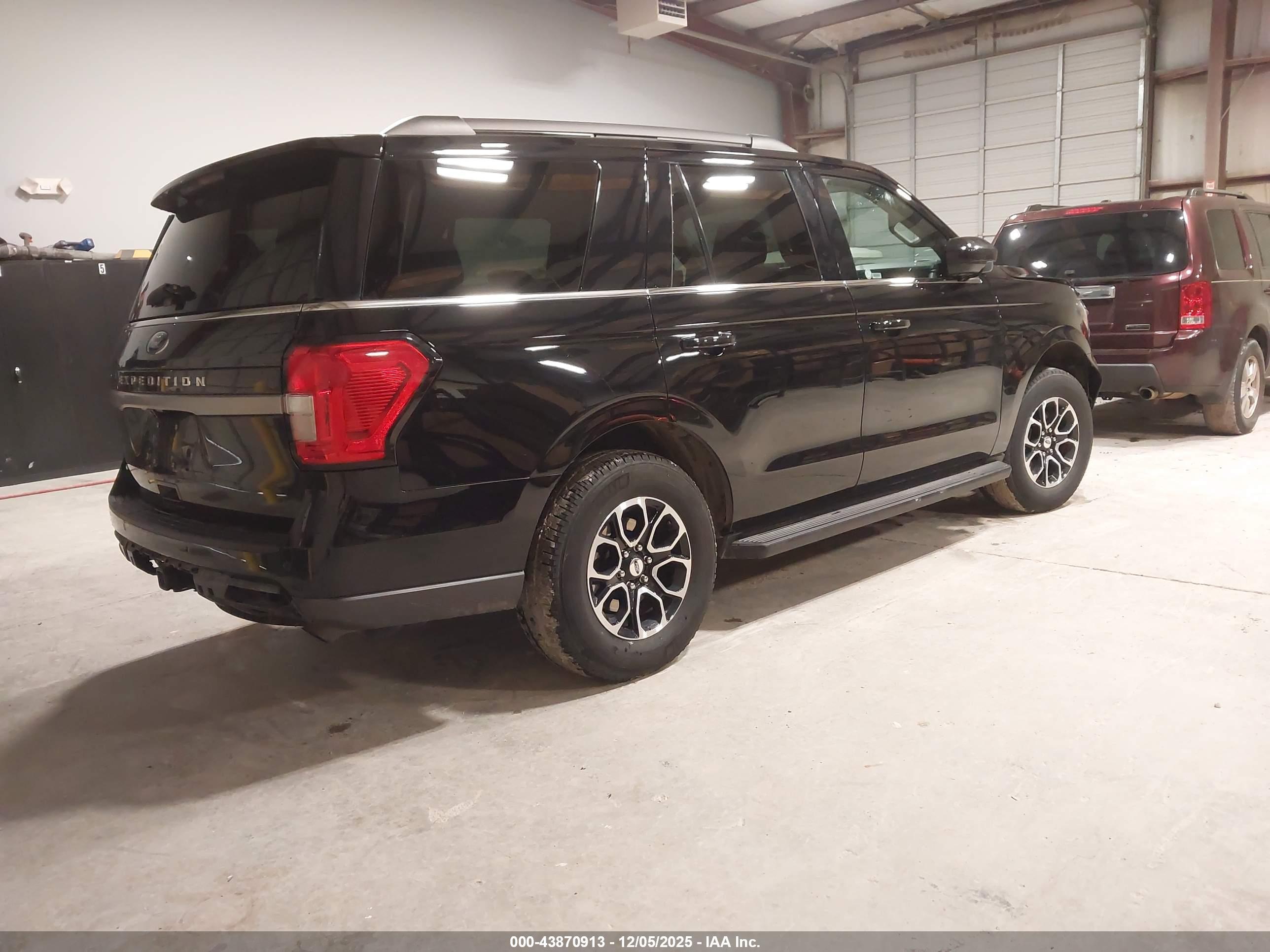 FORD EXPEDITION image 4