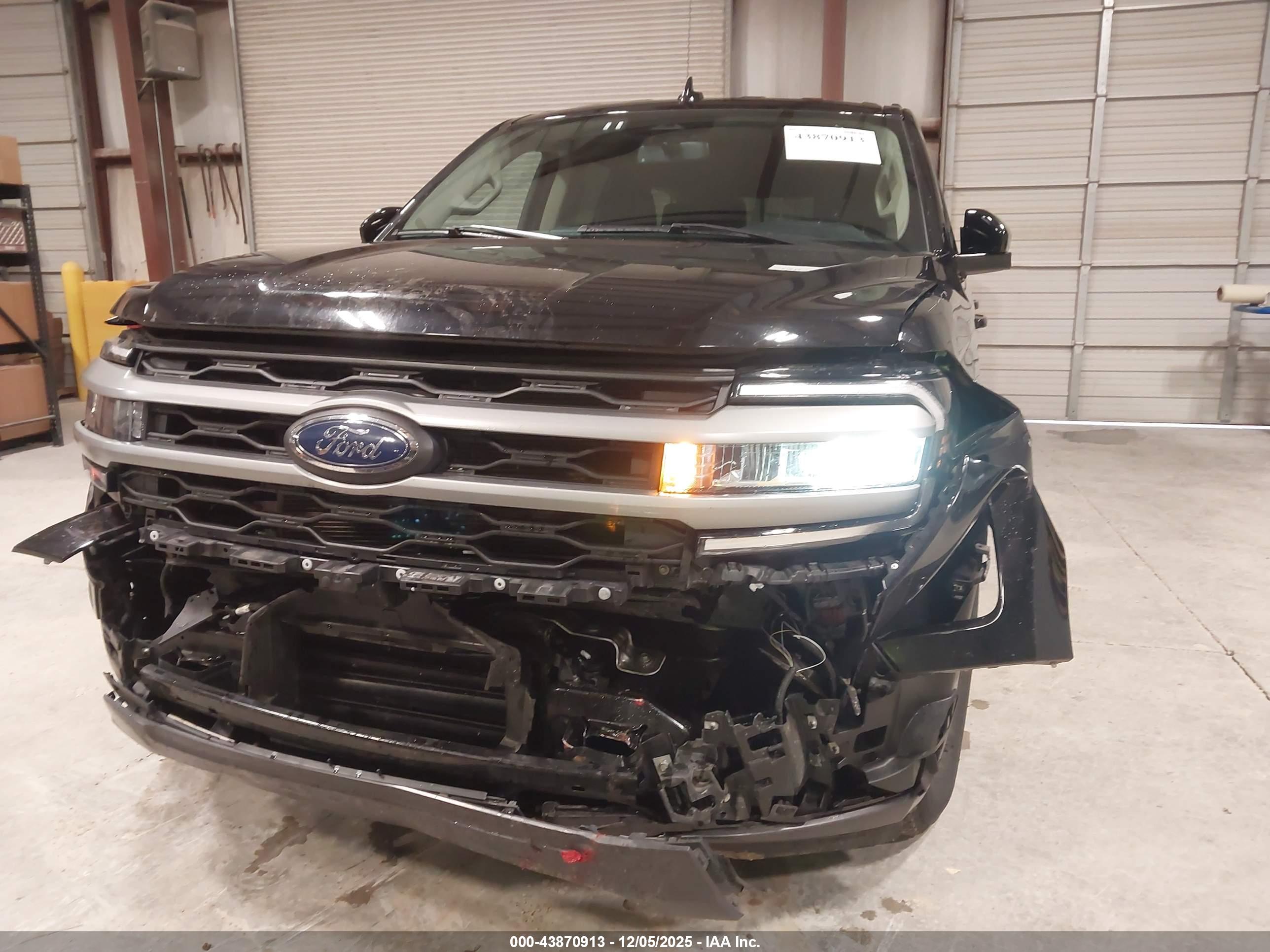 FORD EXPEDITION image 6