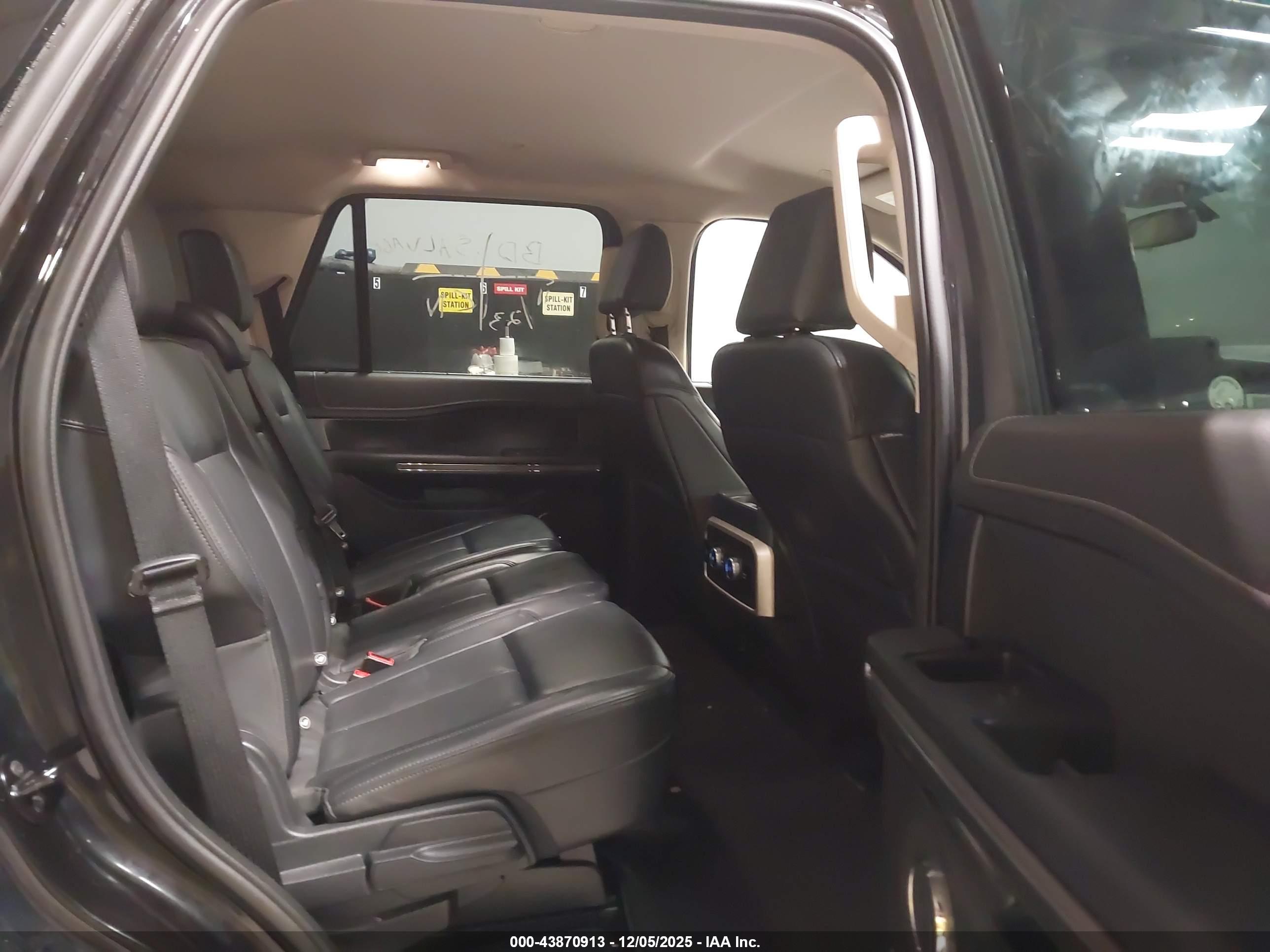 FORD EXPEDITION image 8