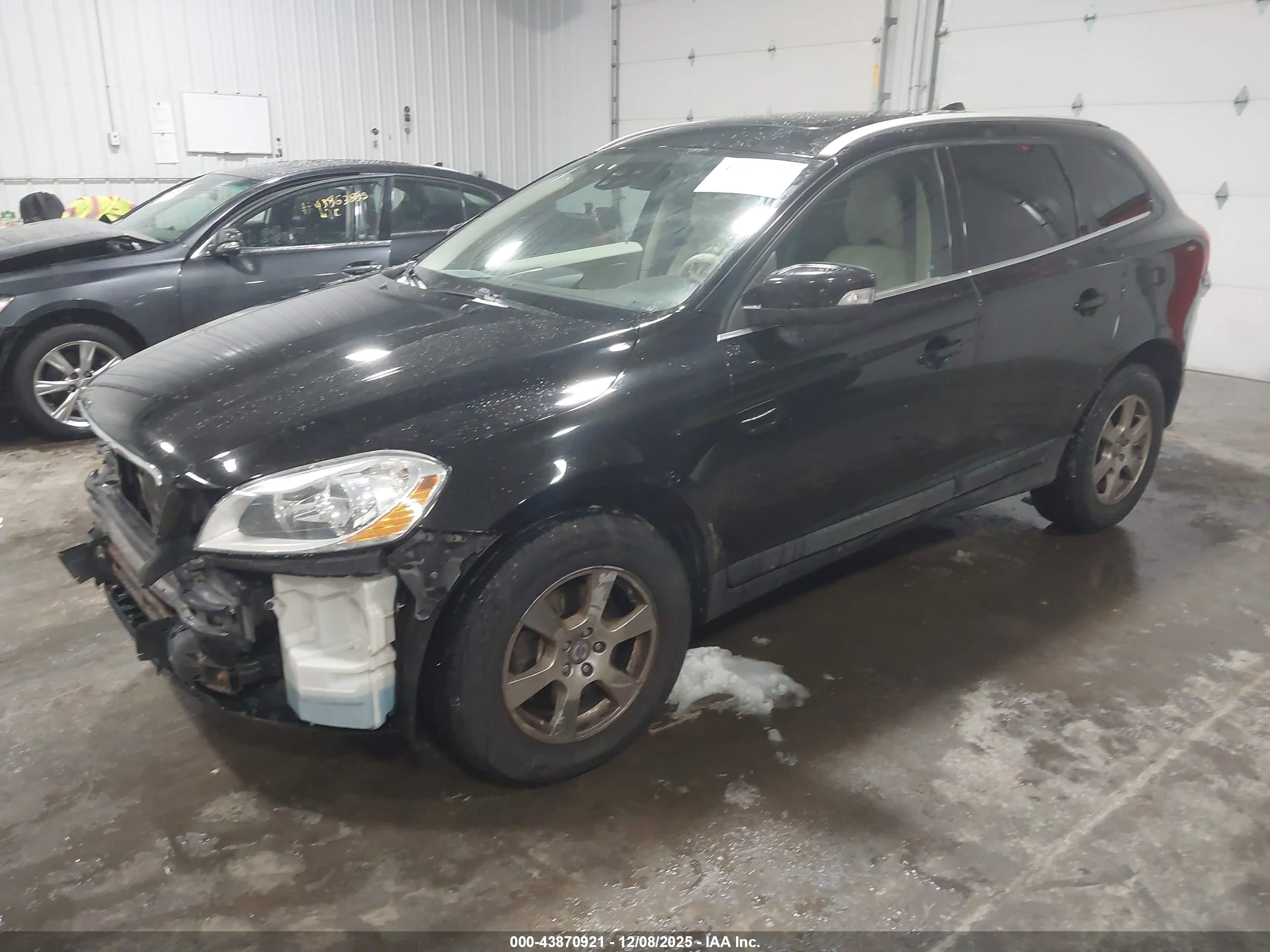 VOLVO XC60 image 2