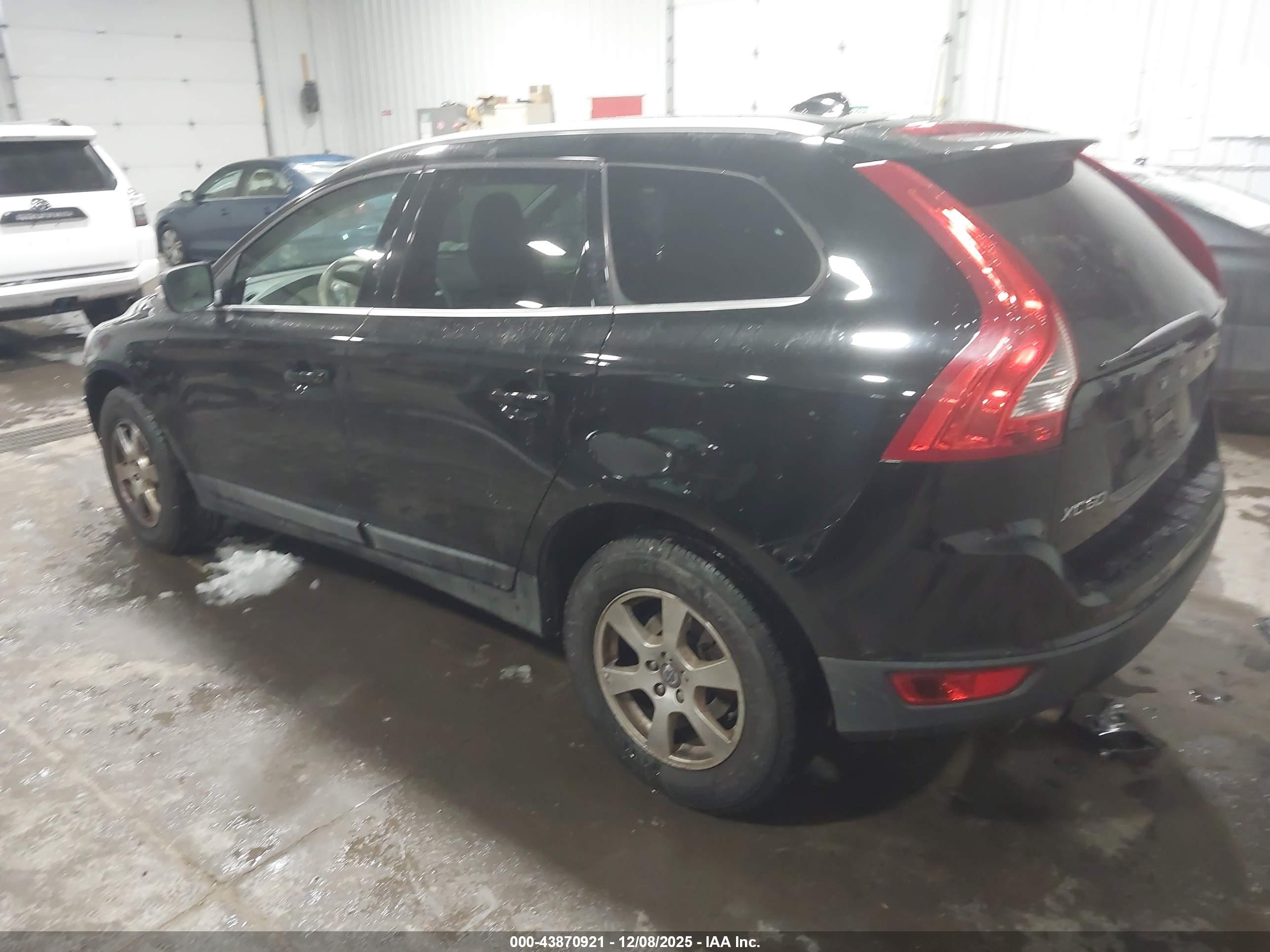 VOLVO XC60 image 3