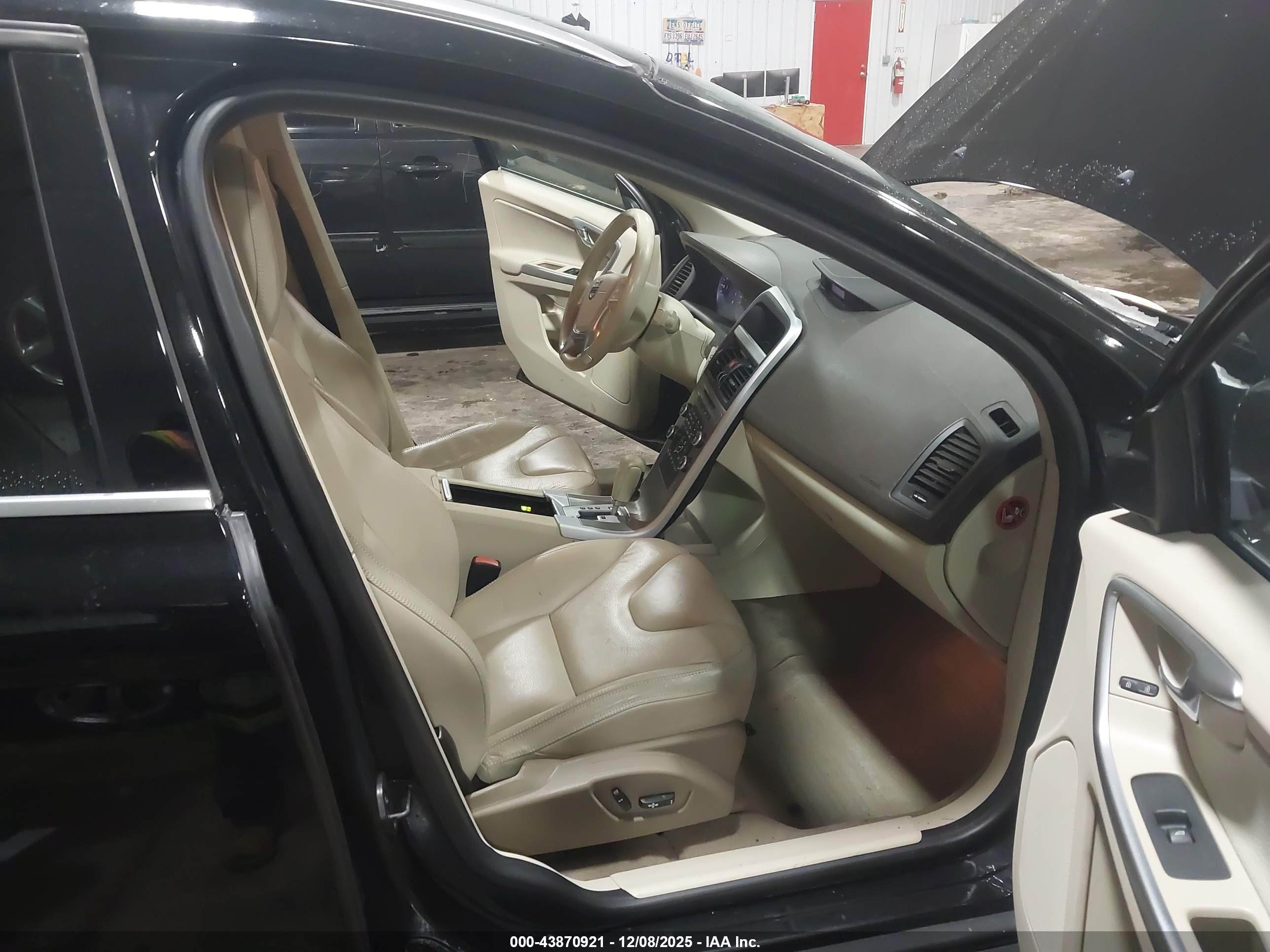 VOLVO XC60 image 5