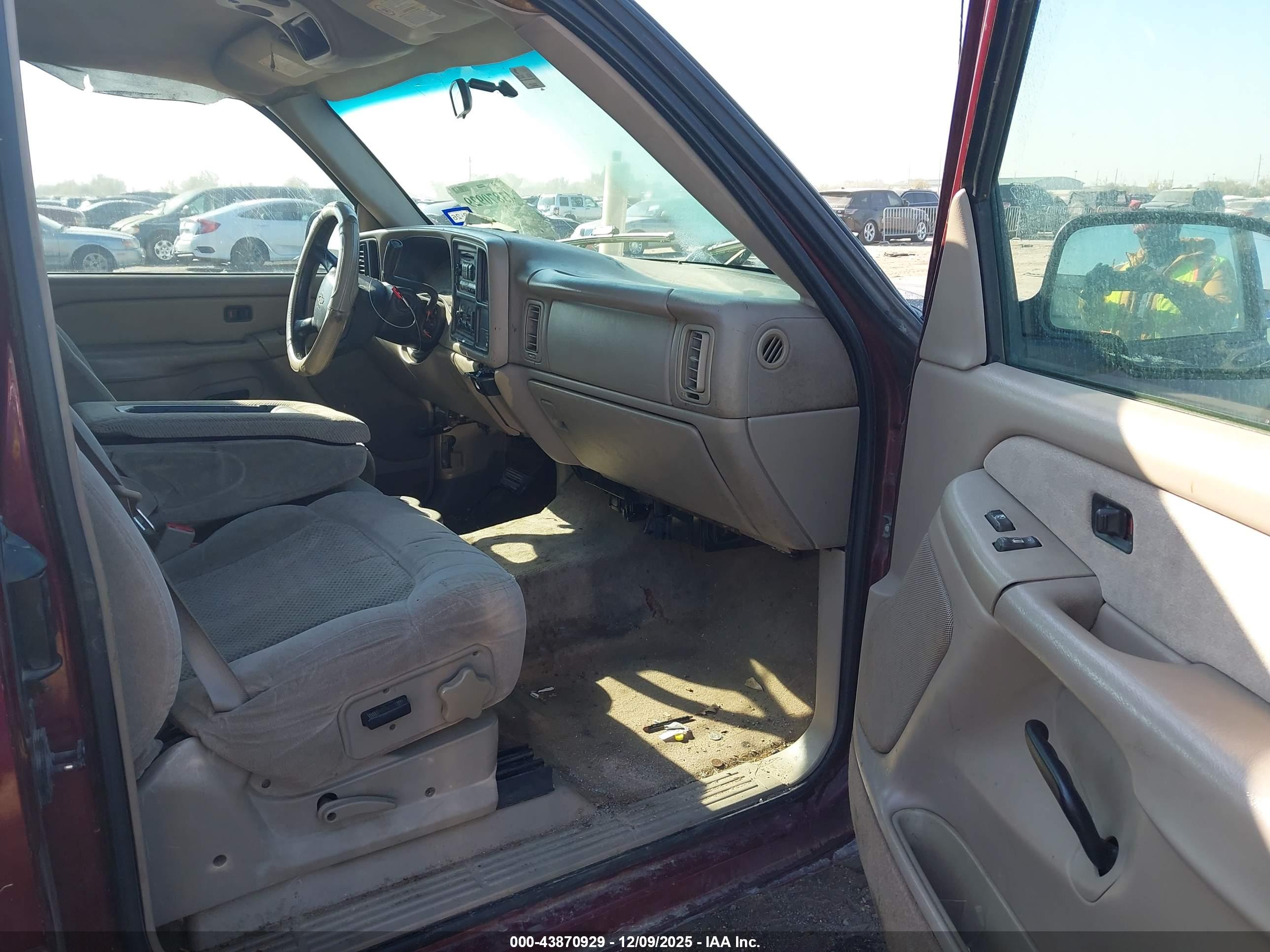 CHEVROLET SILVERADO image 5
