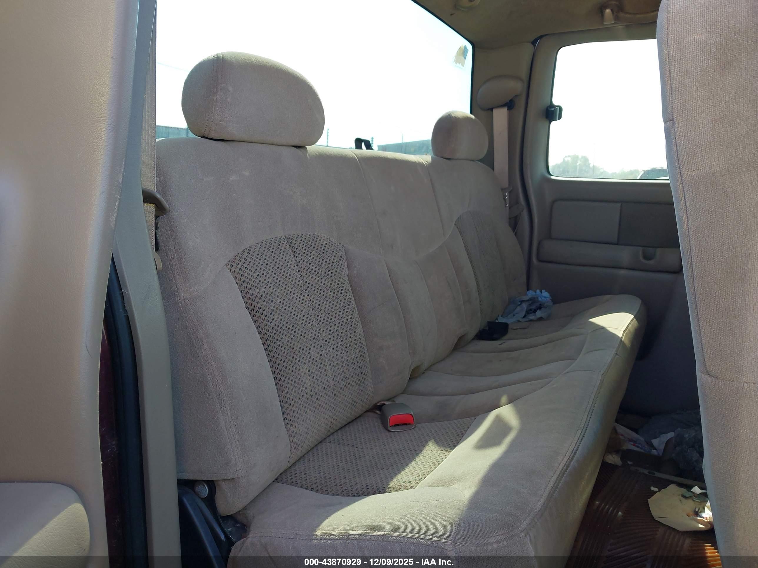 CHEVROLET SILVERADO image 8