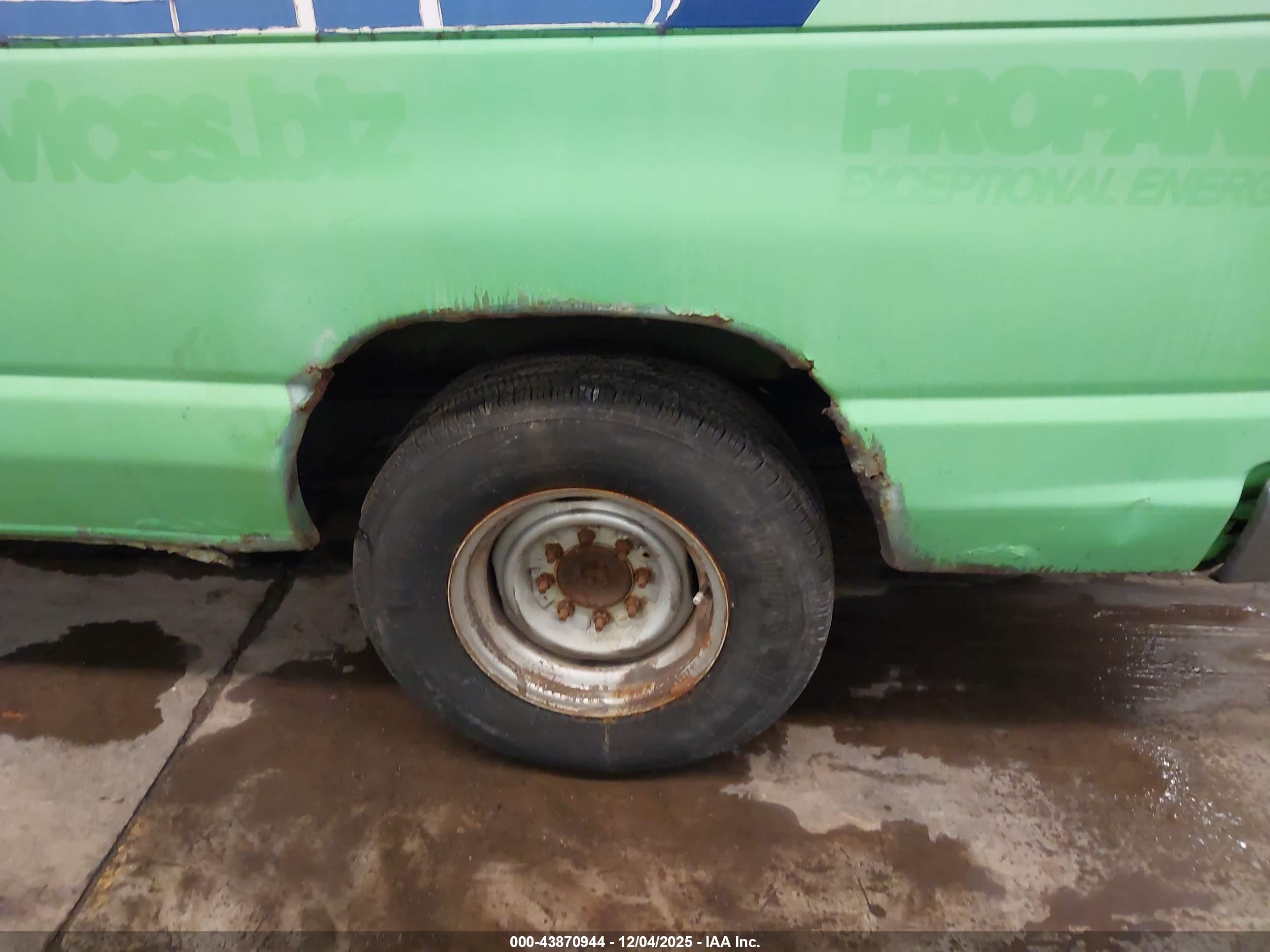 FORD E-250 image 6
