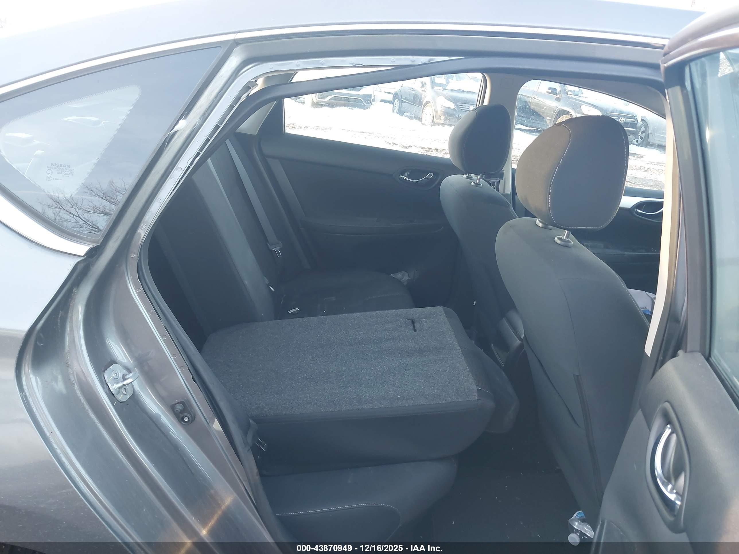 NISSAN SENTRA image 8