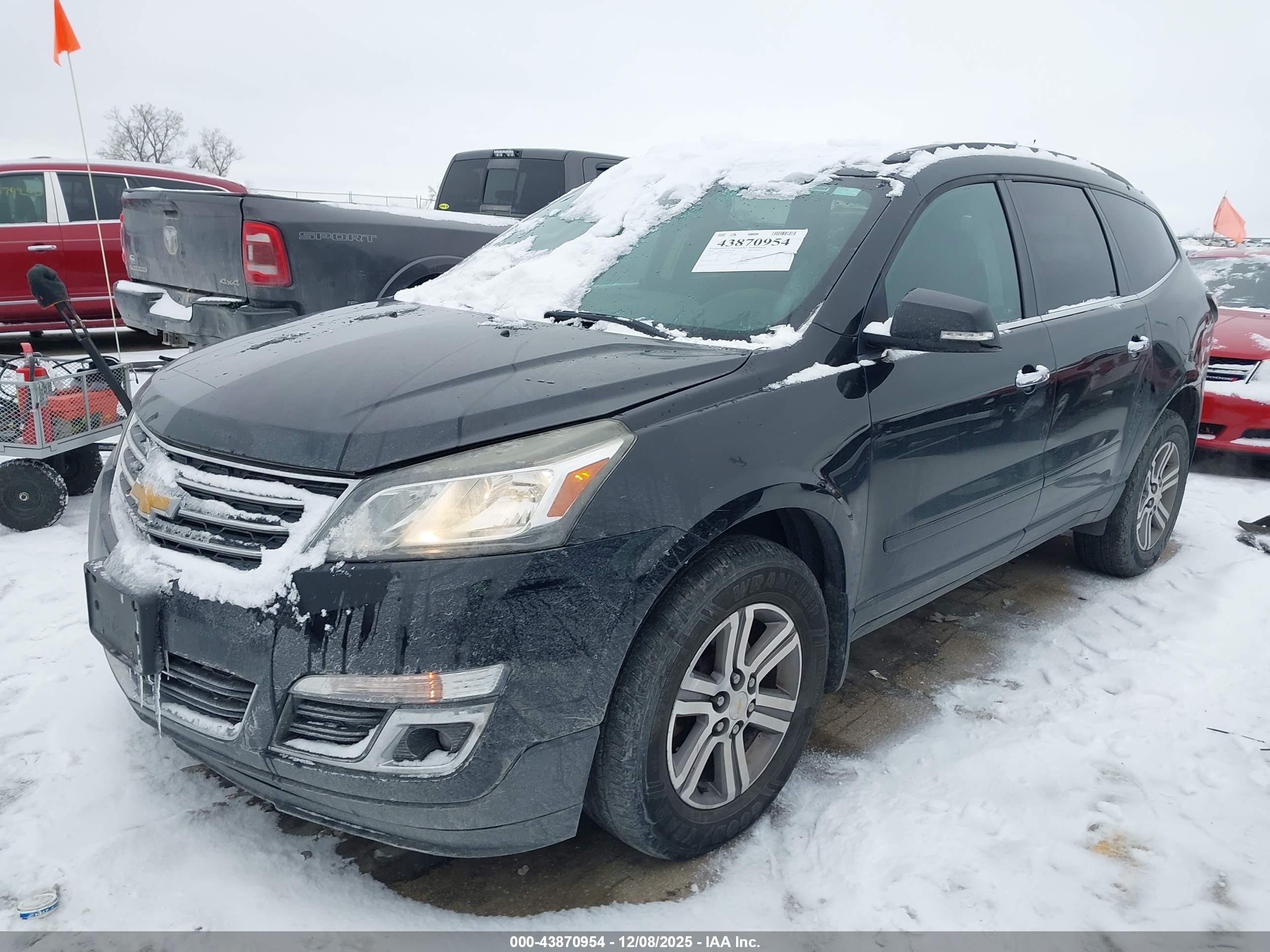 CHEVROLET TRAVERSE image 2