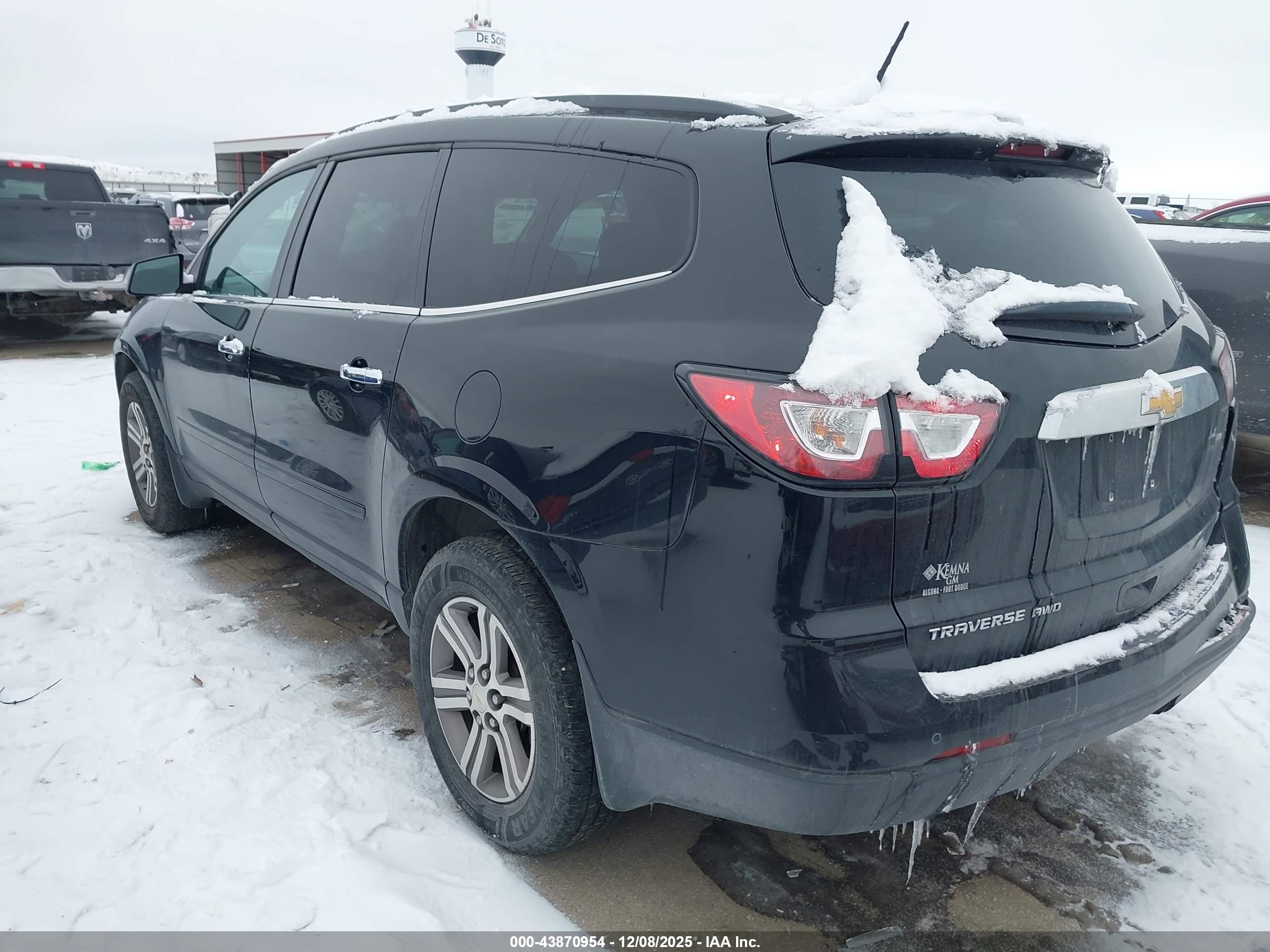 CHEVROLET TRAVERSE image 3
