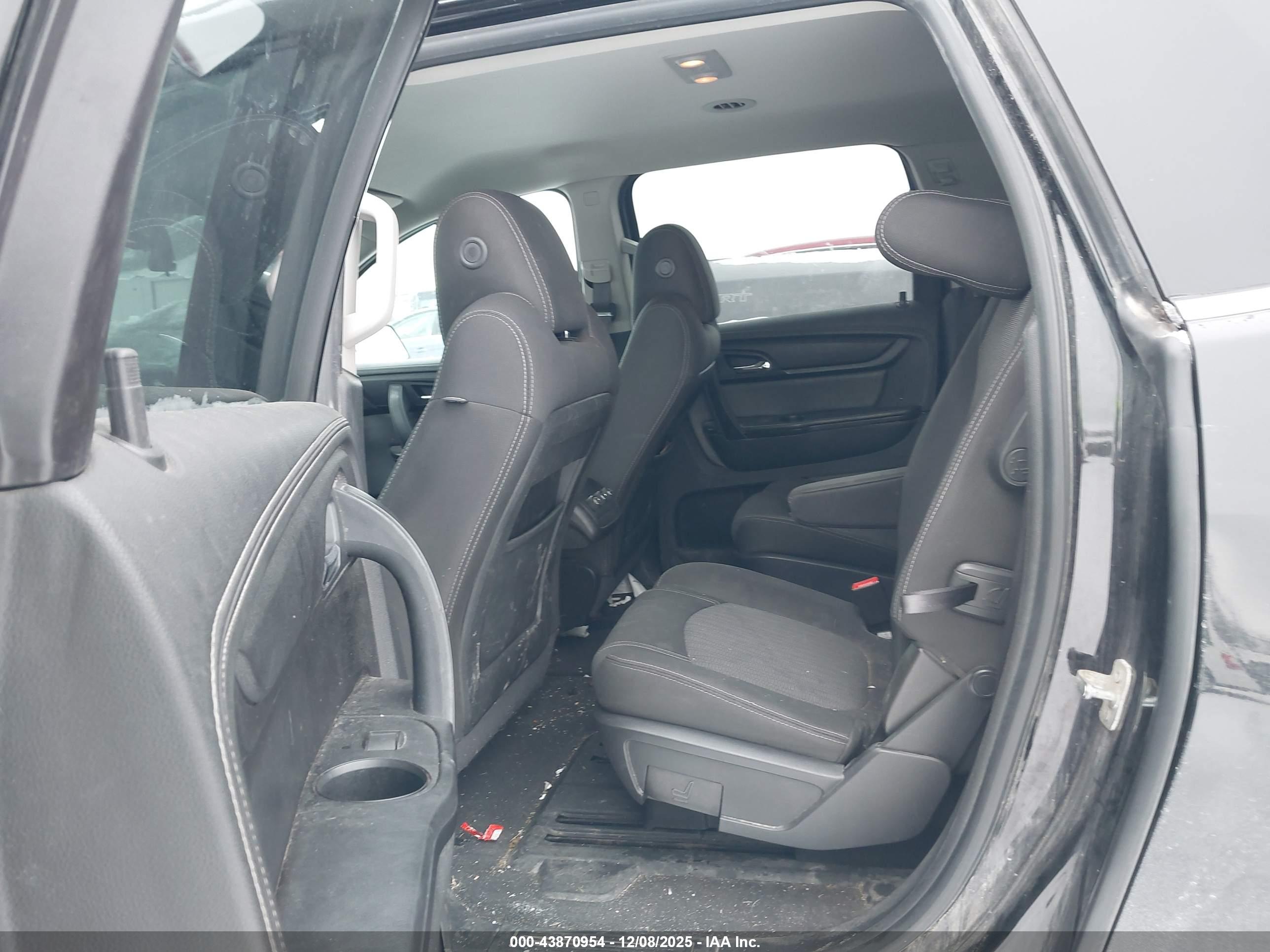 CHEVROLET TRAVERSE image 8