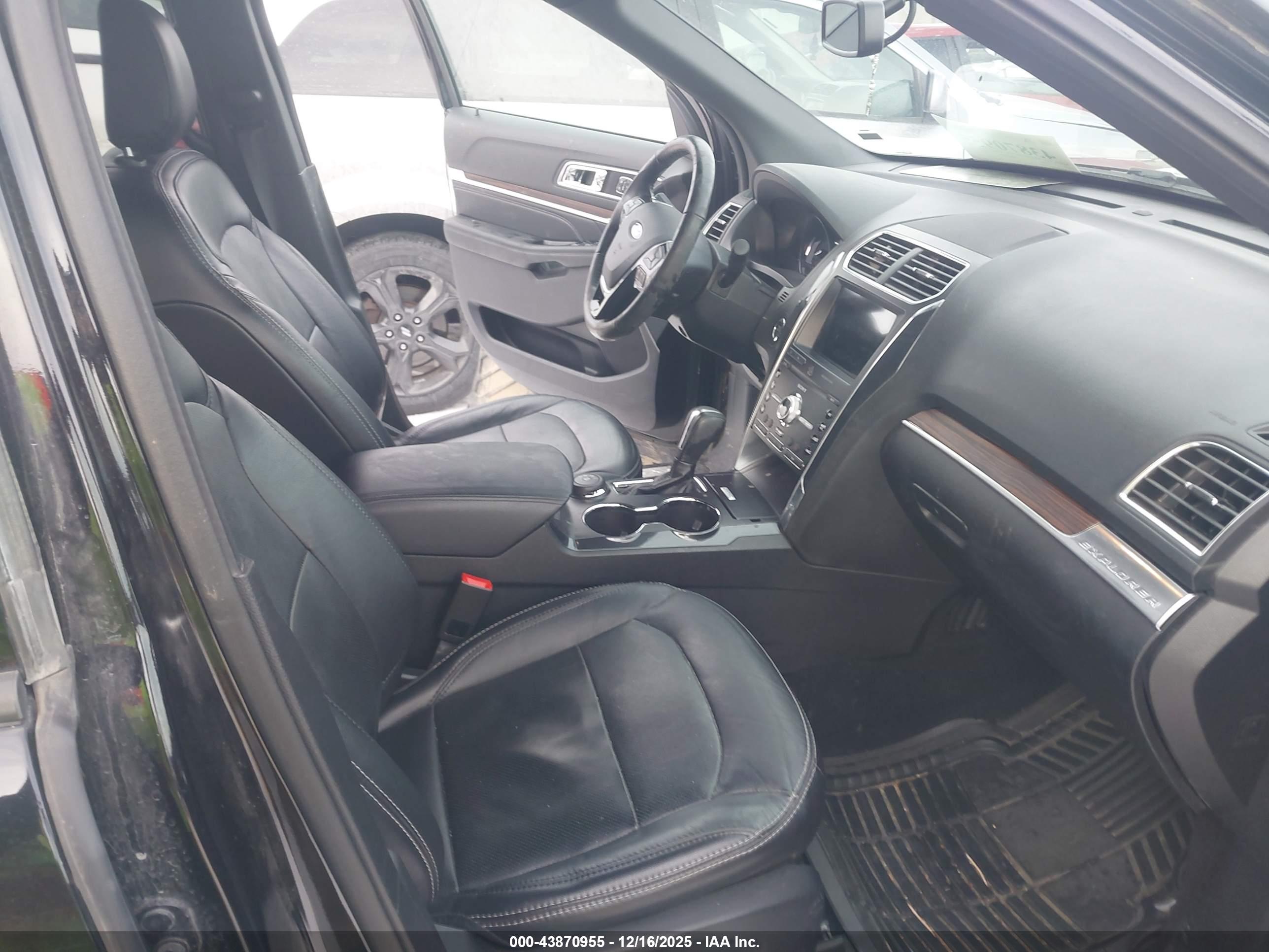 FORD EXPLORER image 5