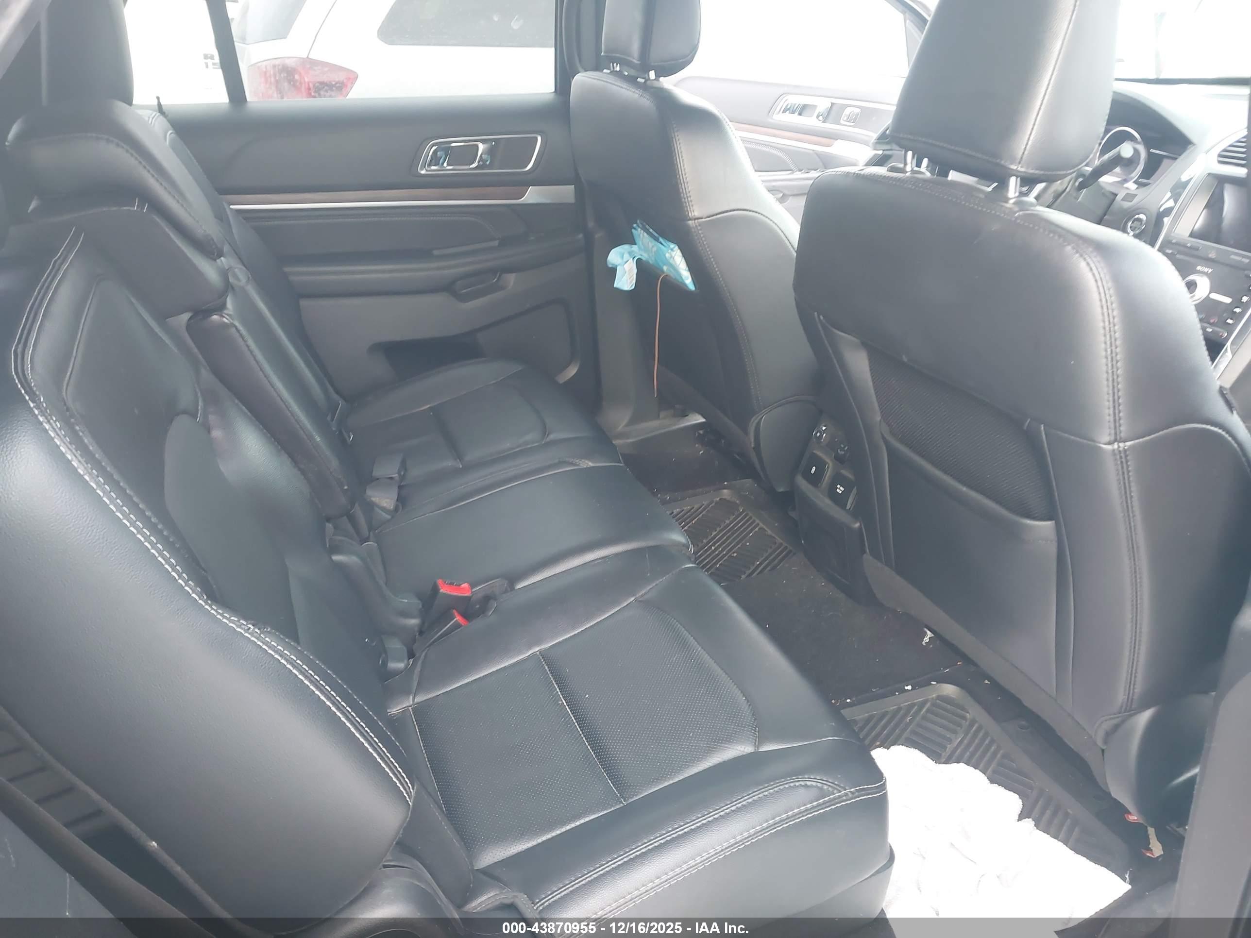FORD EXPLORER image 8