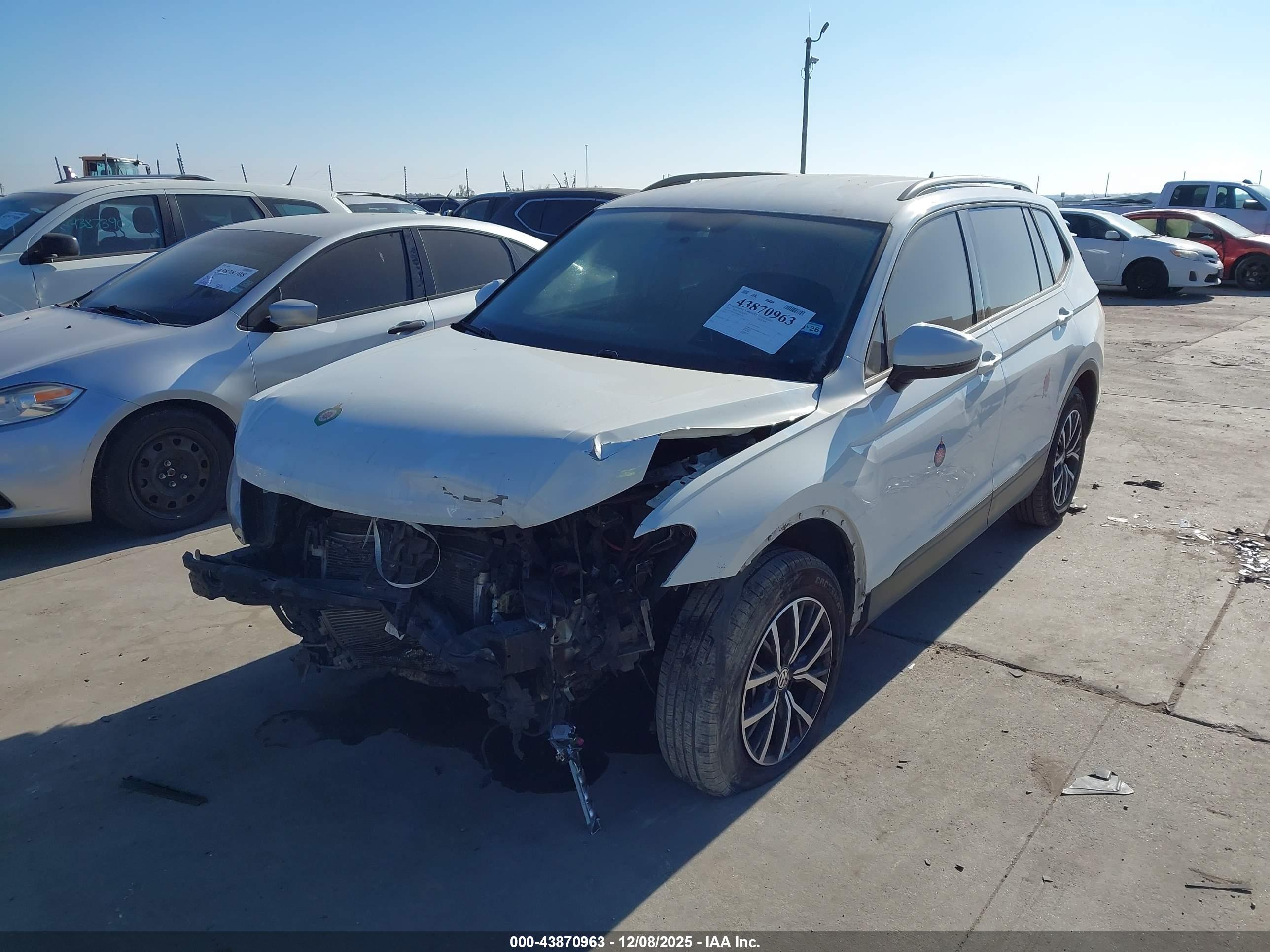 VOLKSWAGEN TIGUAN image 2
