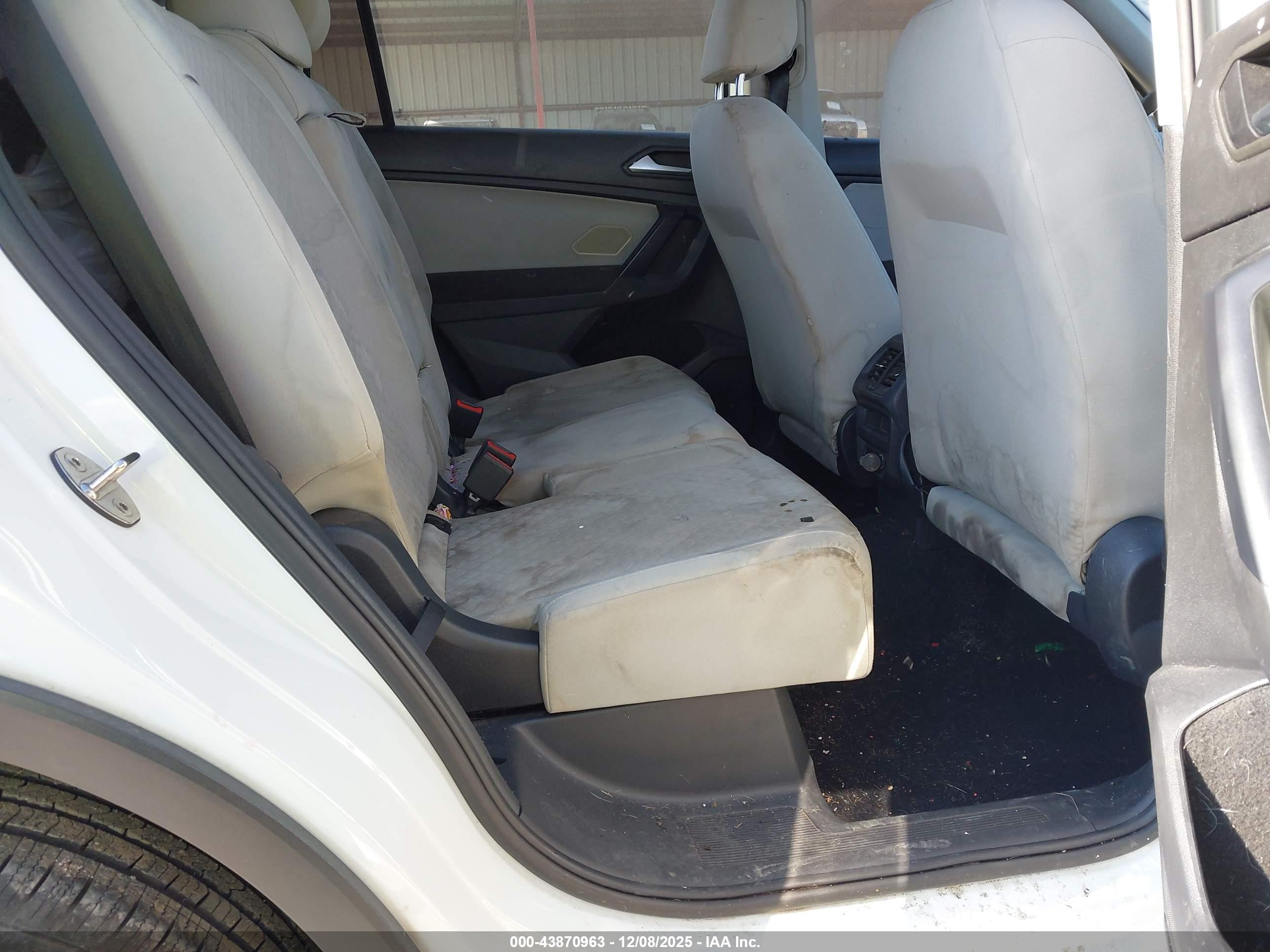 VOLKSWAGEN TIGUAN image 8