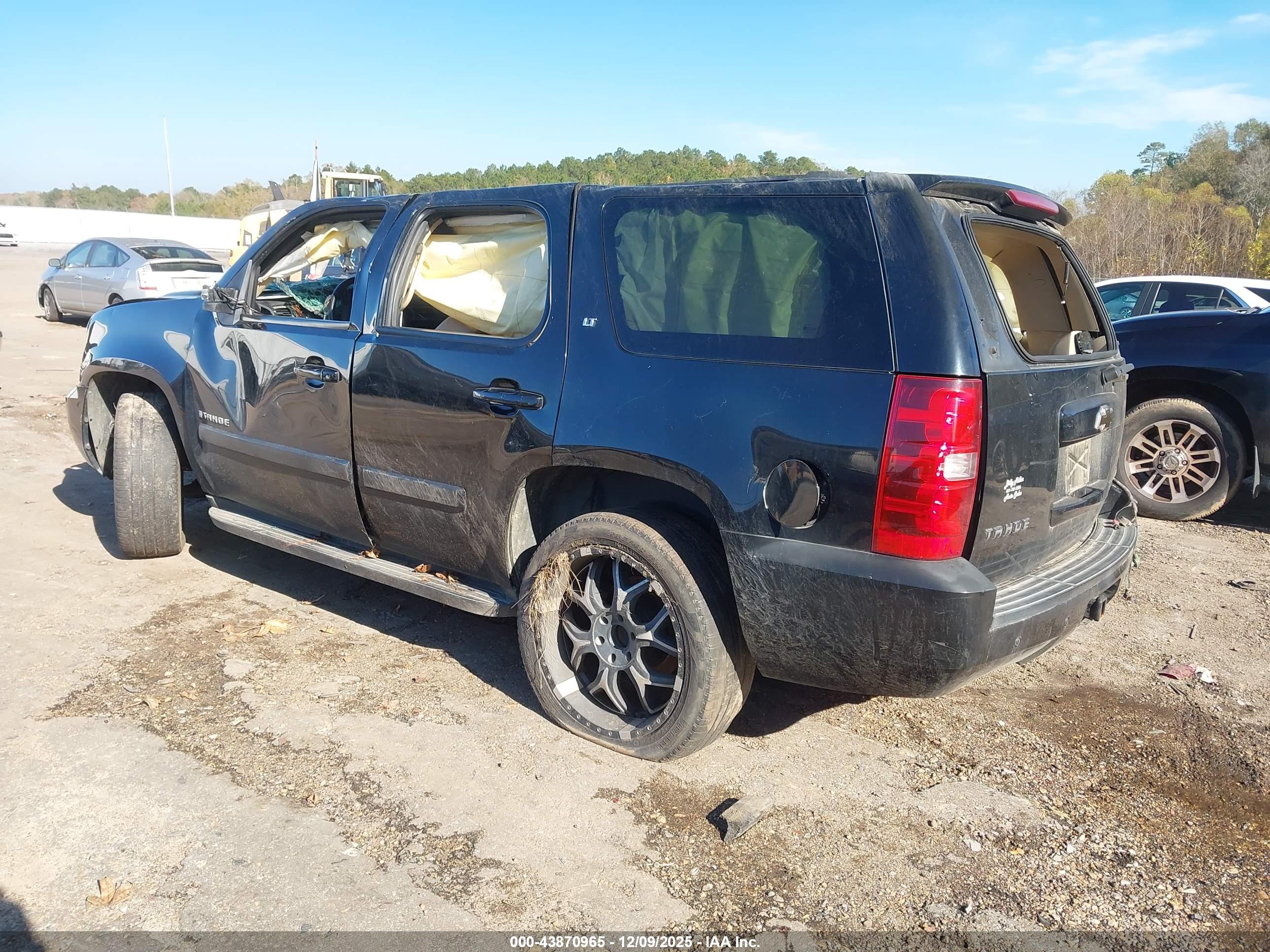 CHEVROLET TAHOE image 3