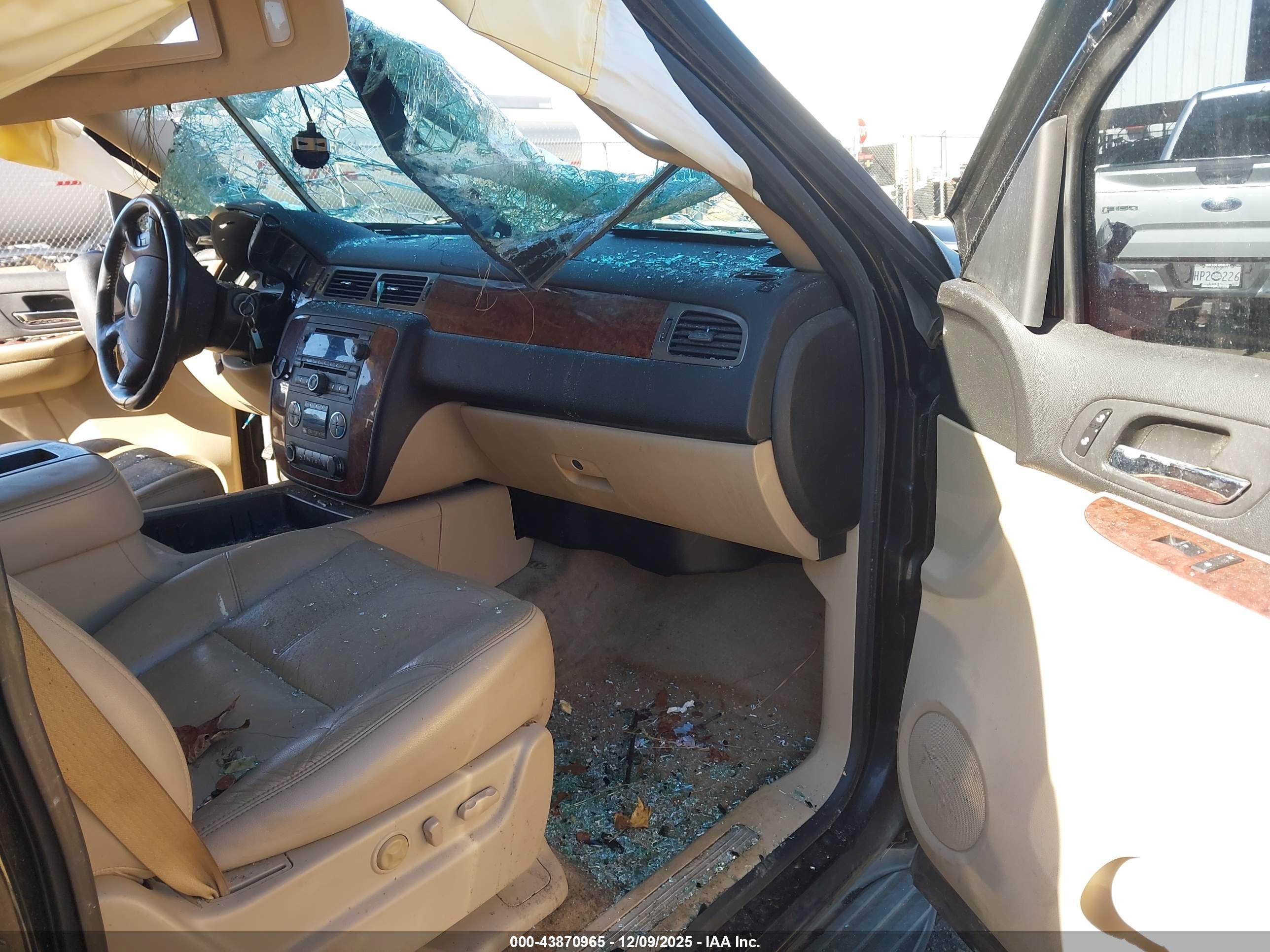 CHEVROLET TAHOE image 5