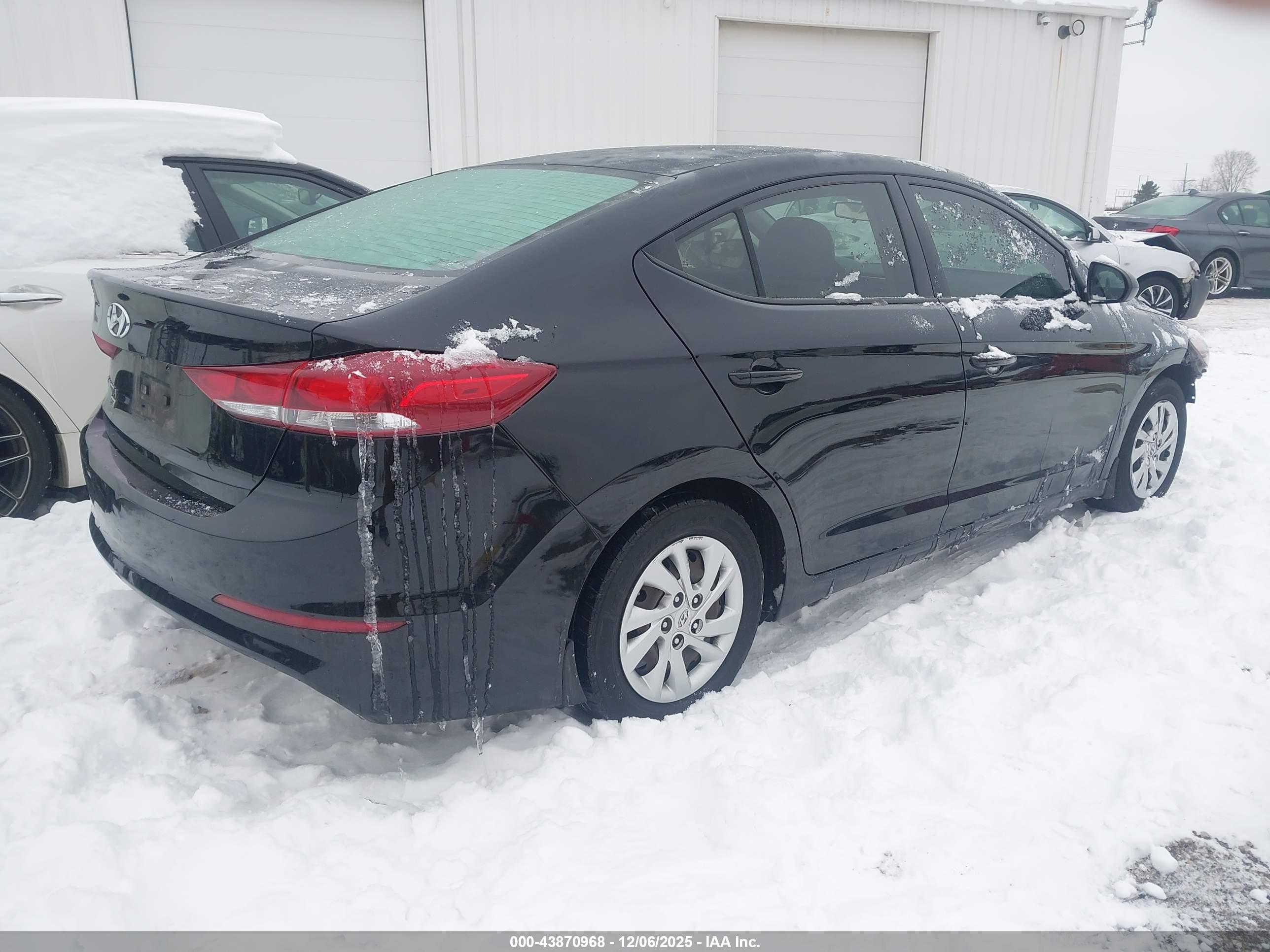 HYUNDAI ELANTRA image 4