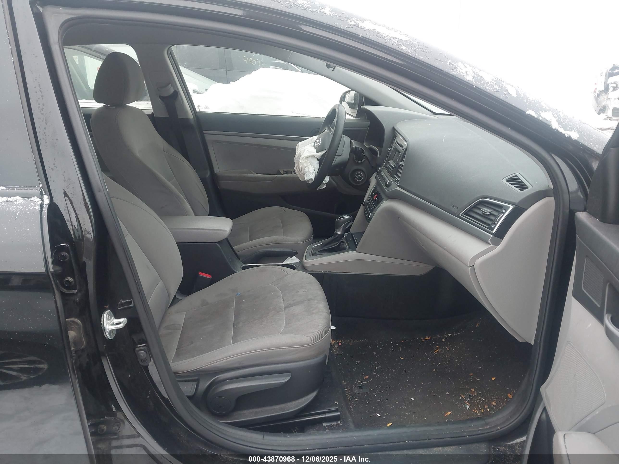 HYUNDAI ELANTRA image 5
