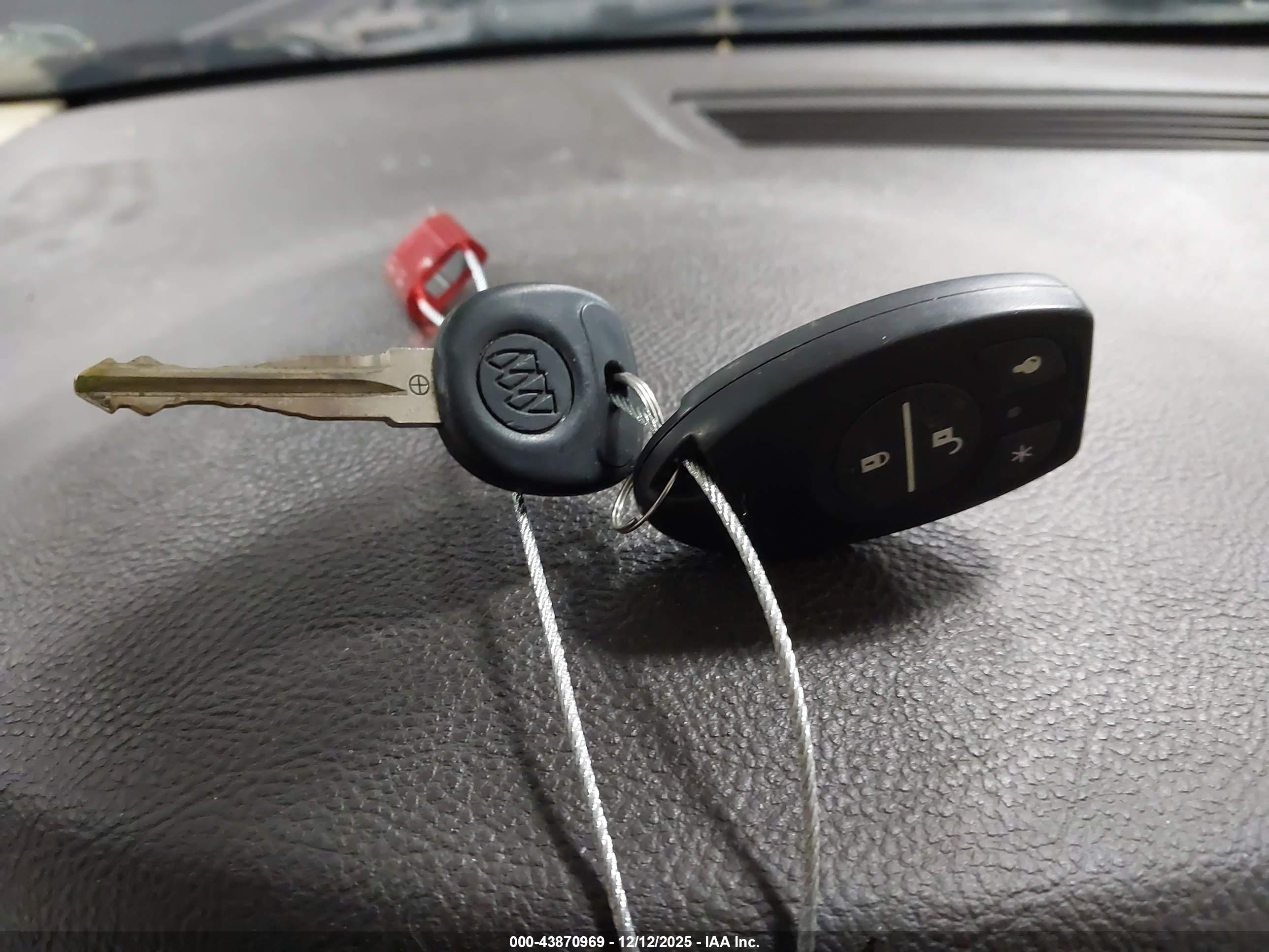 BUICK LUCERNE image 11
