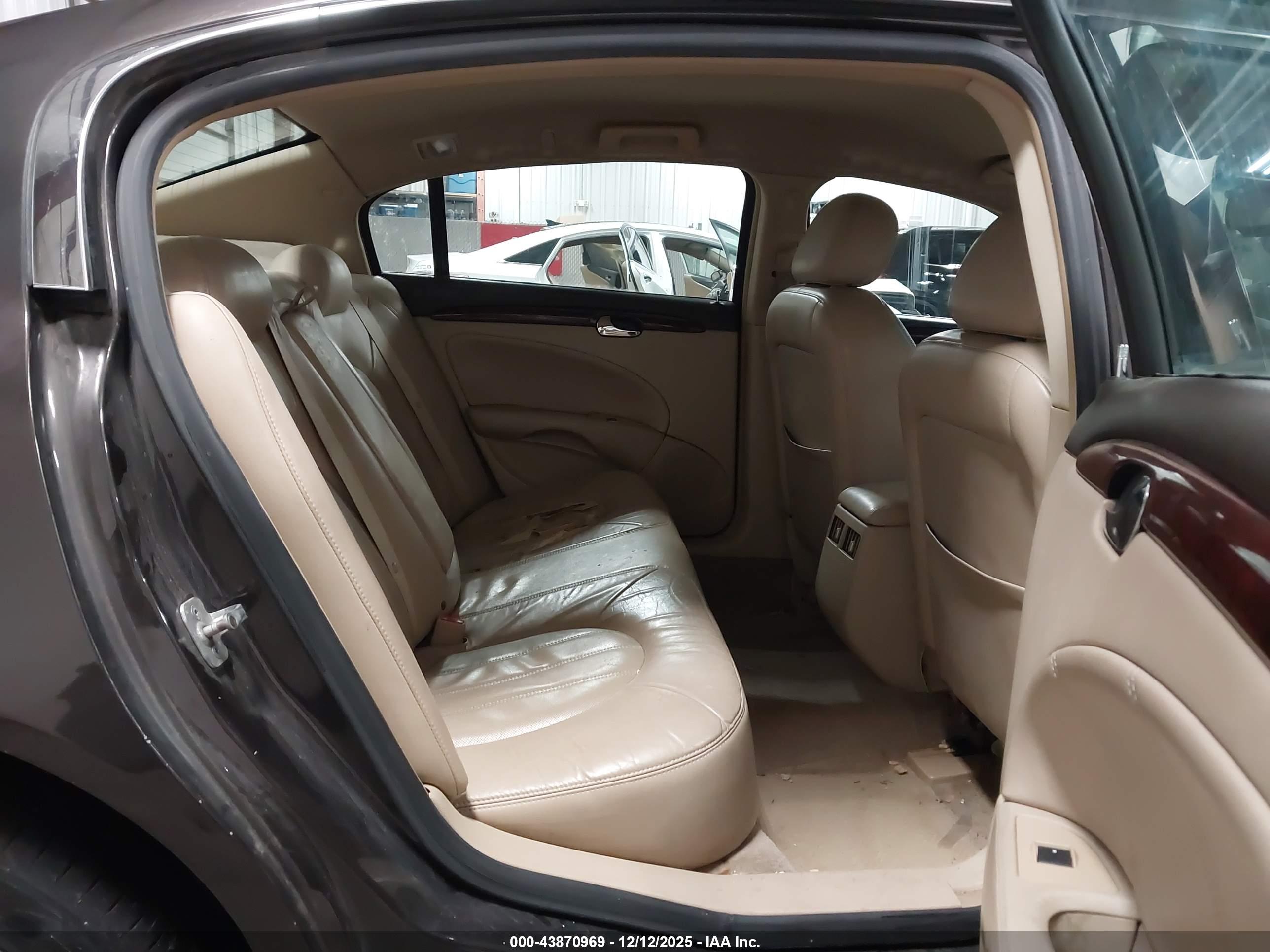 BUICK LUCERNE image 8