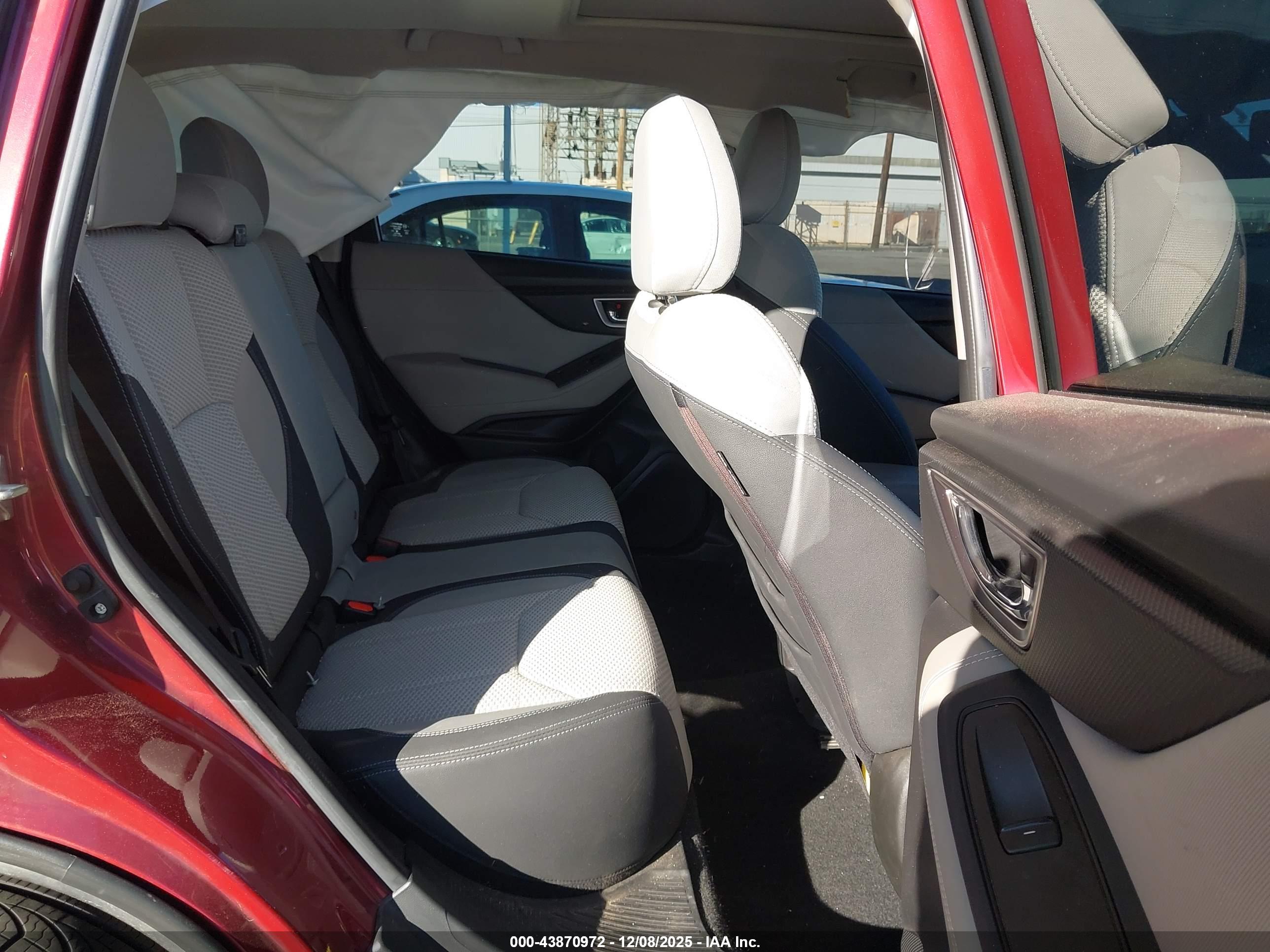 SUBARU FORESTER image 8
