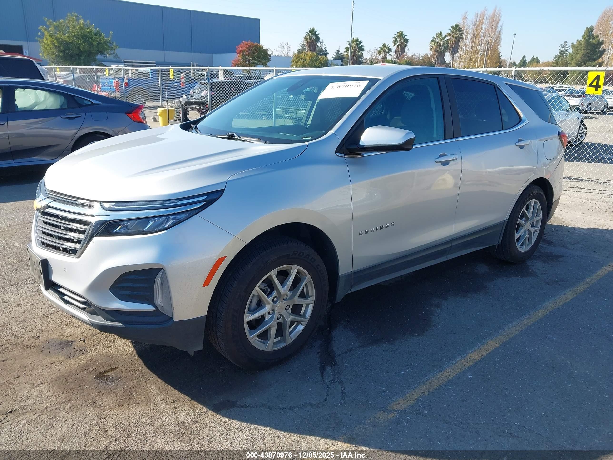 CHEVROLET EQUINOX image 2