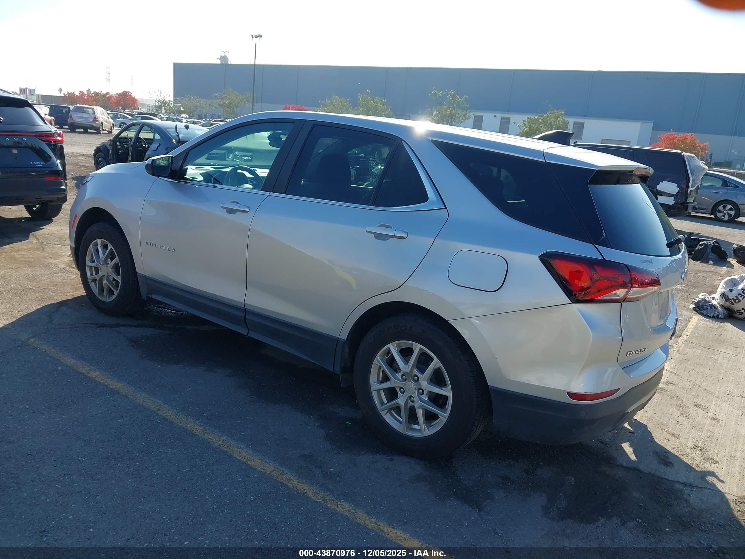 CHEVROLET EQUINOX image 3