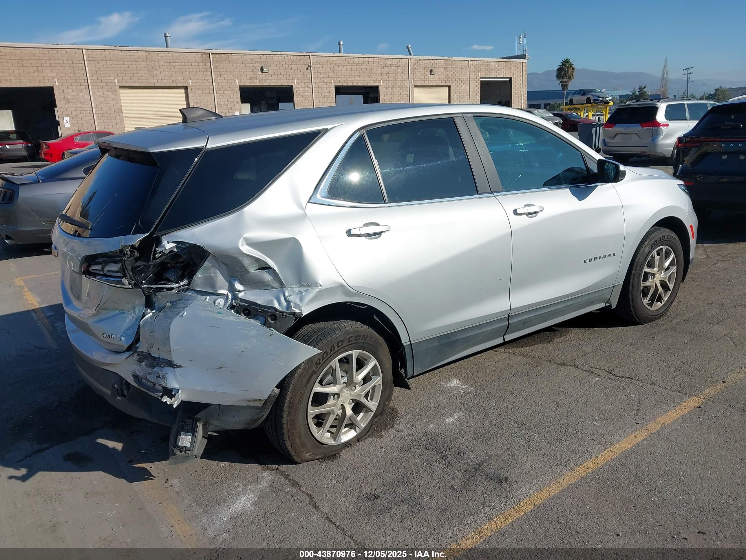 CHEVROLET EQUINOX image 4