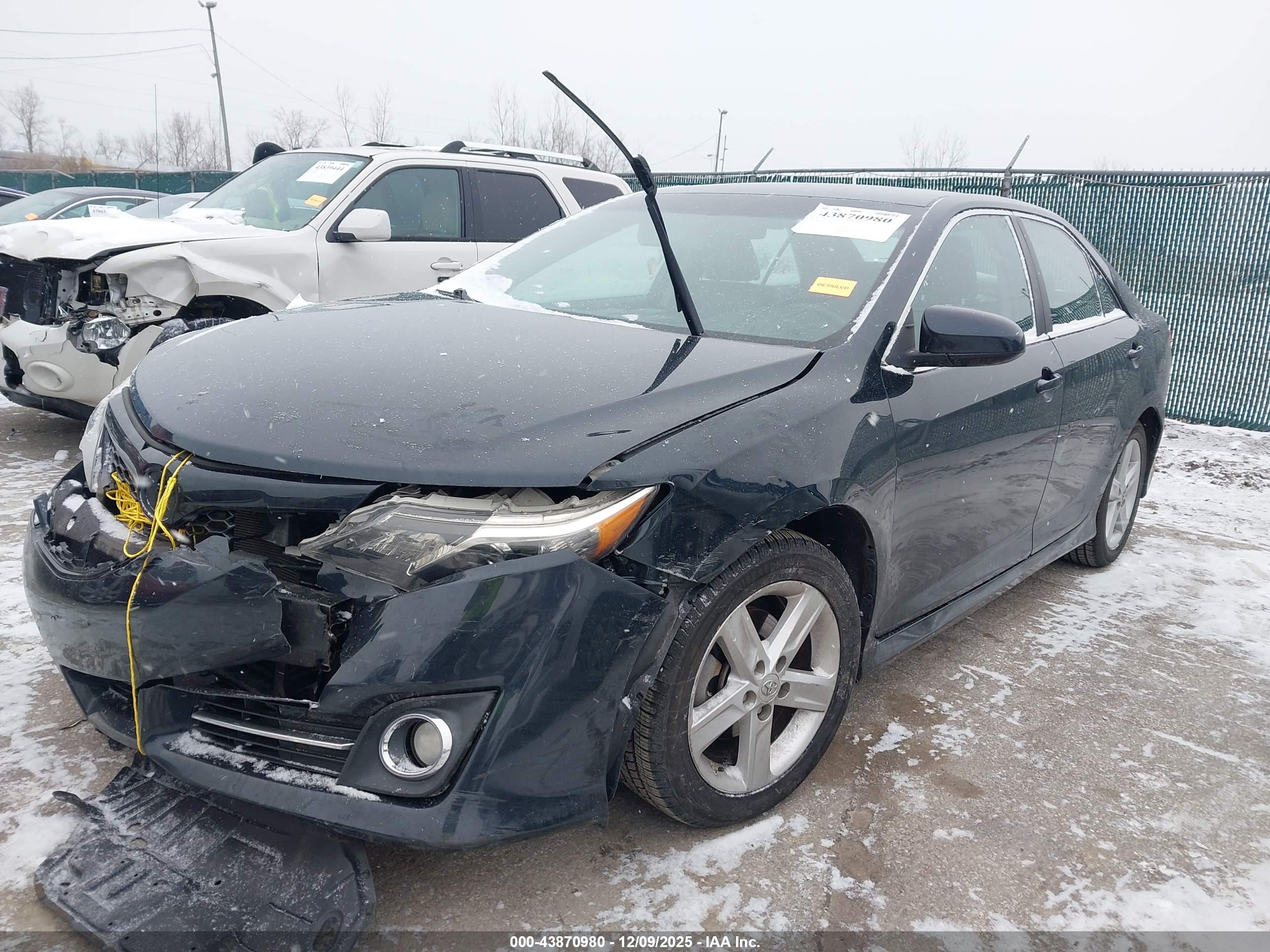 TOYOTA CAMRY image 2