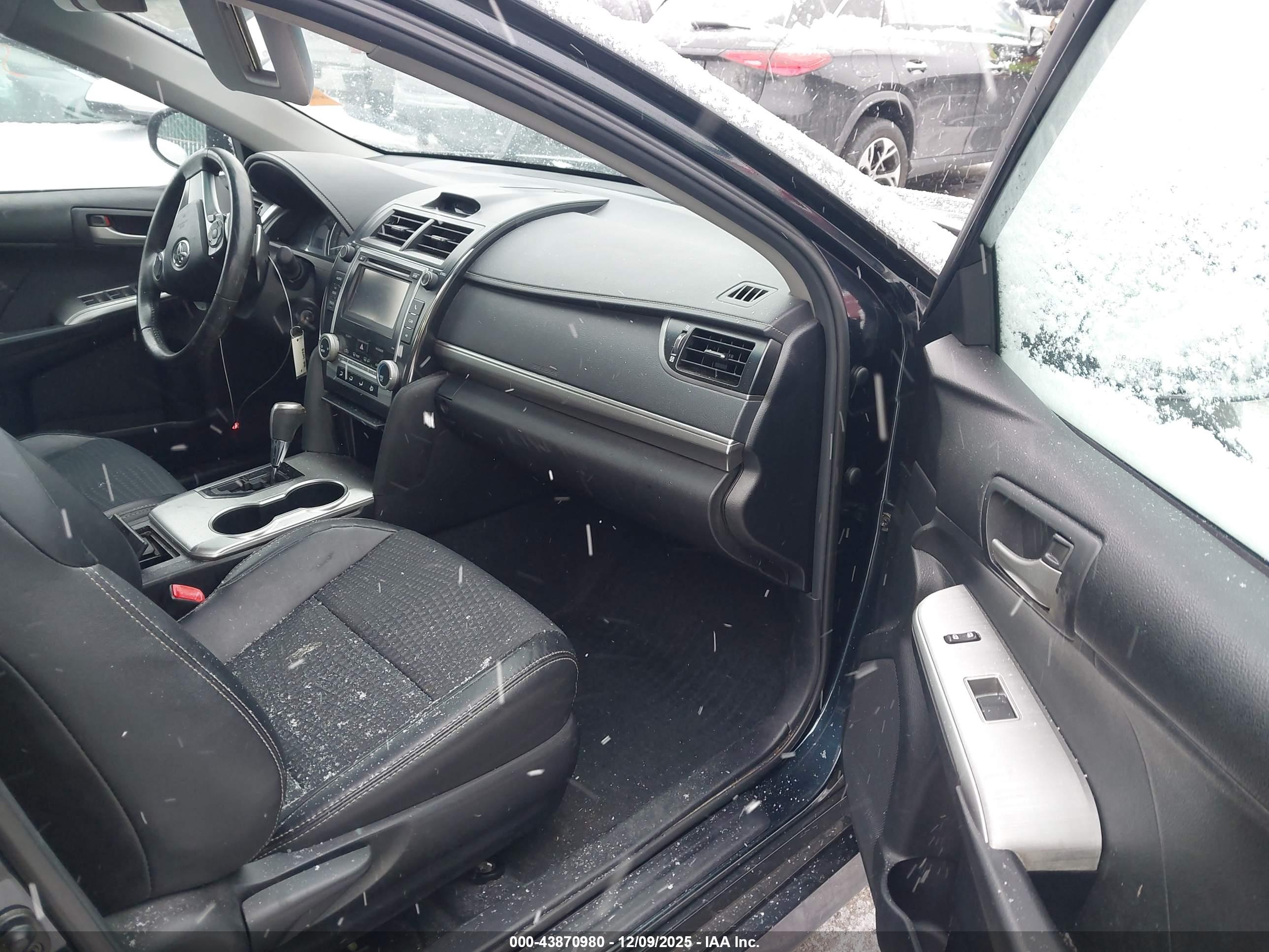 TOYOTA CAMRY image 5