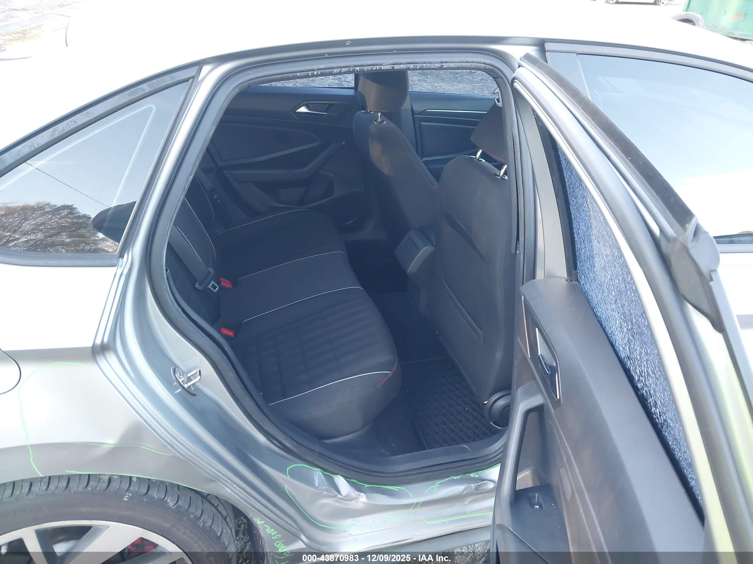 VOLKSWAGEN JETTA image 8