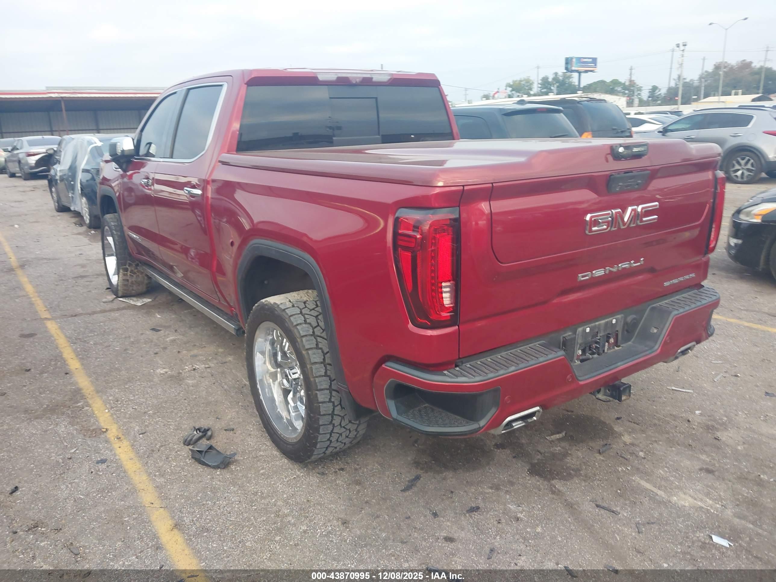 GMC SIERRA image 3