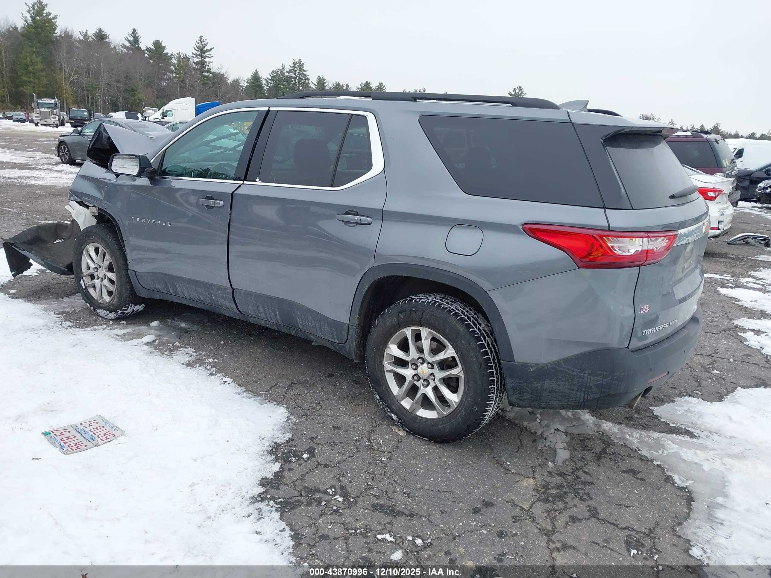 CHEVROLET TRAVERSE image 3