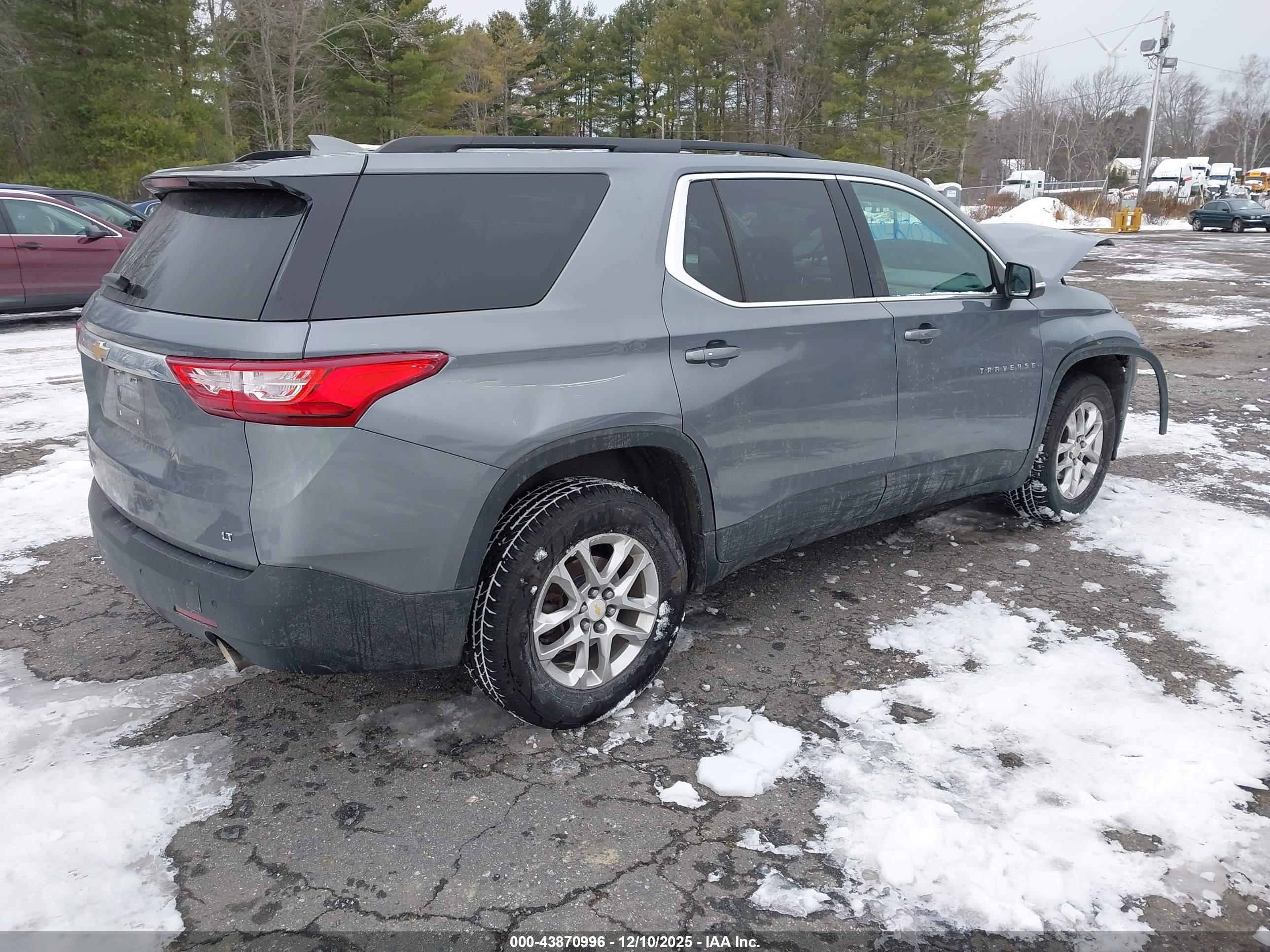 CHEVROLET TRAVERSE image 4
