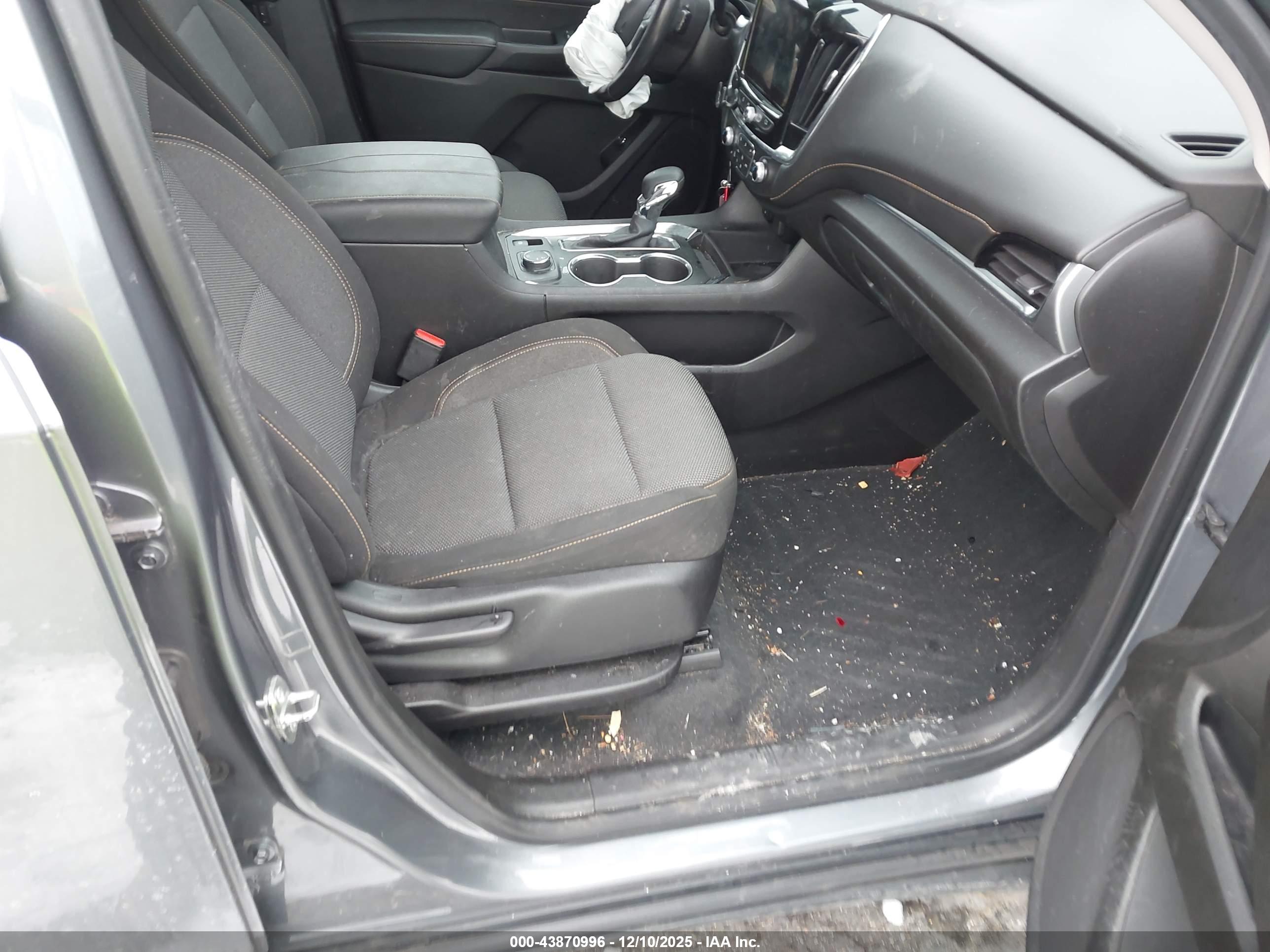 CHEVROLET TRAVERSE image 5