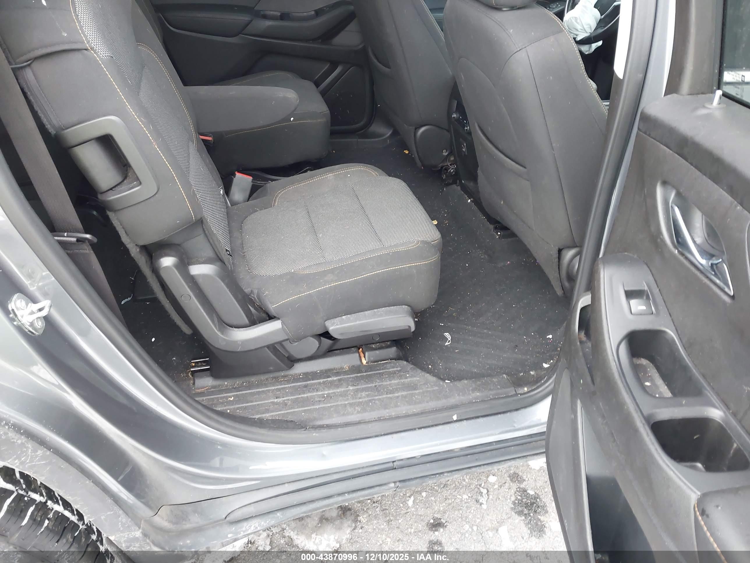 CHEVROLET TRAVERSE image 8