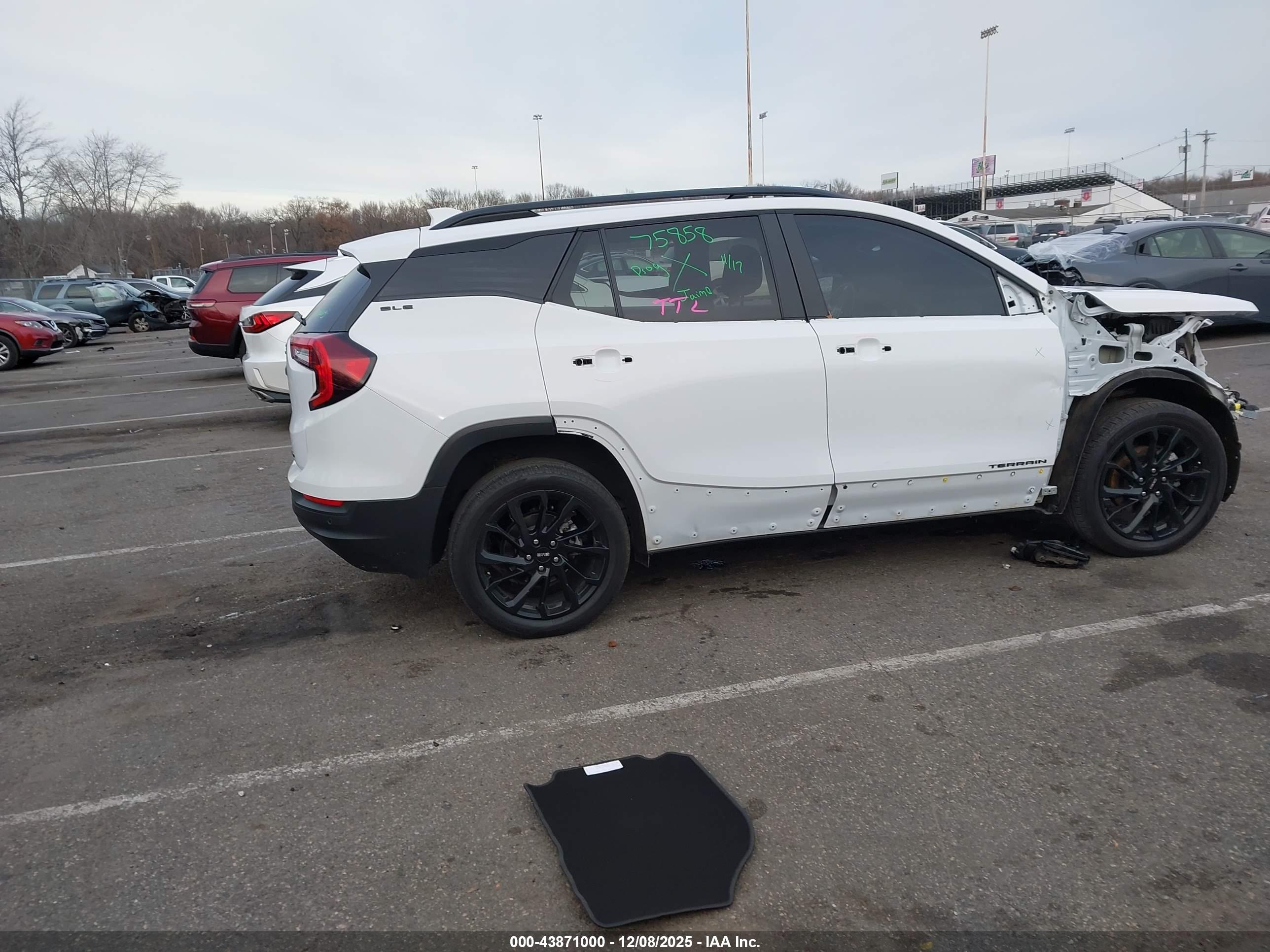 GMC TERRAIN image 4