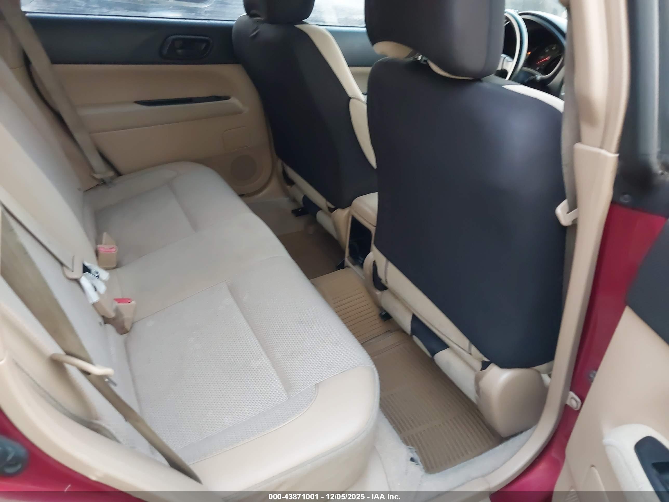SUBARU FORESTER image 8