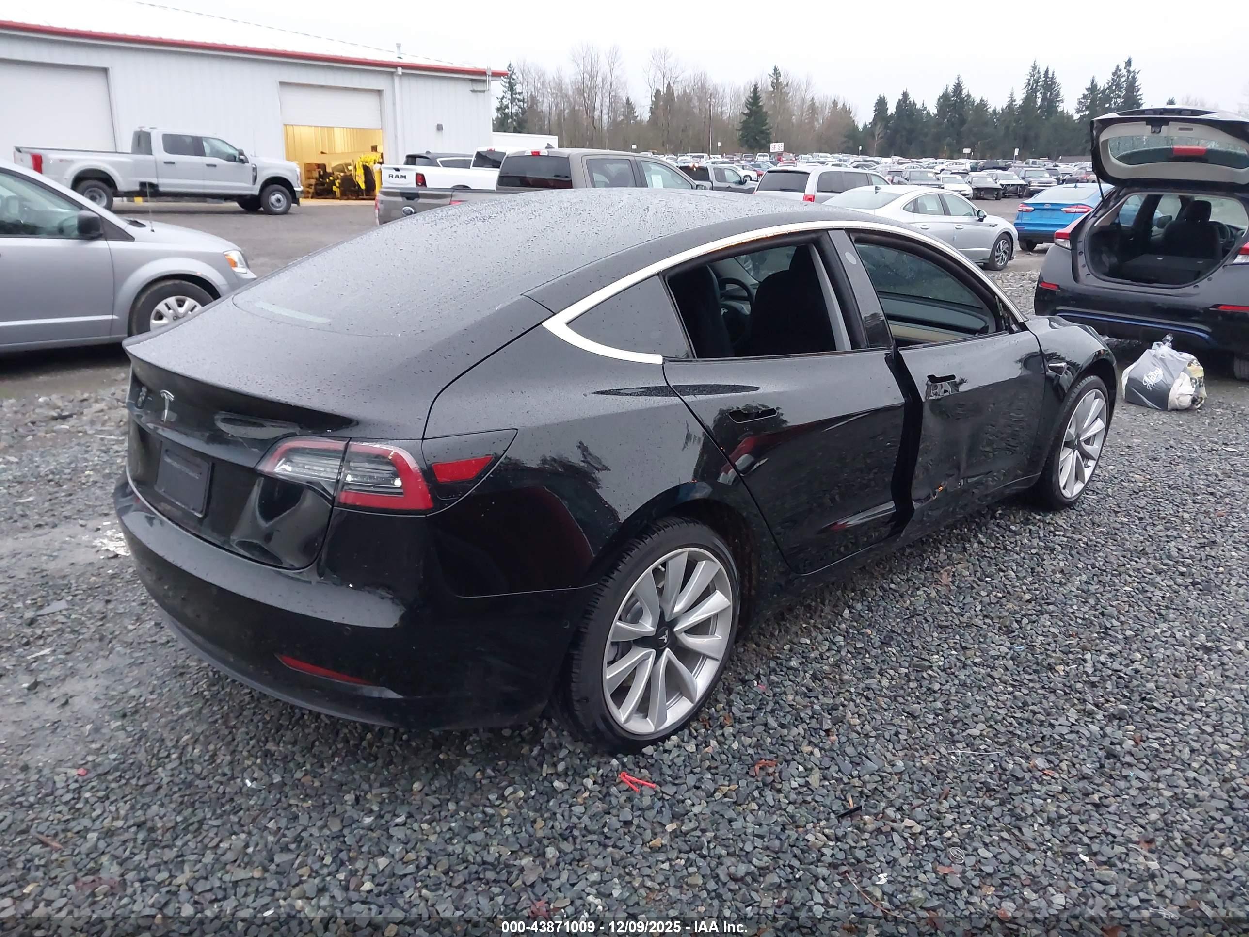 TESLA MODEL image 4