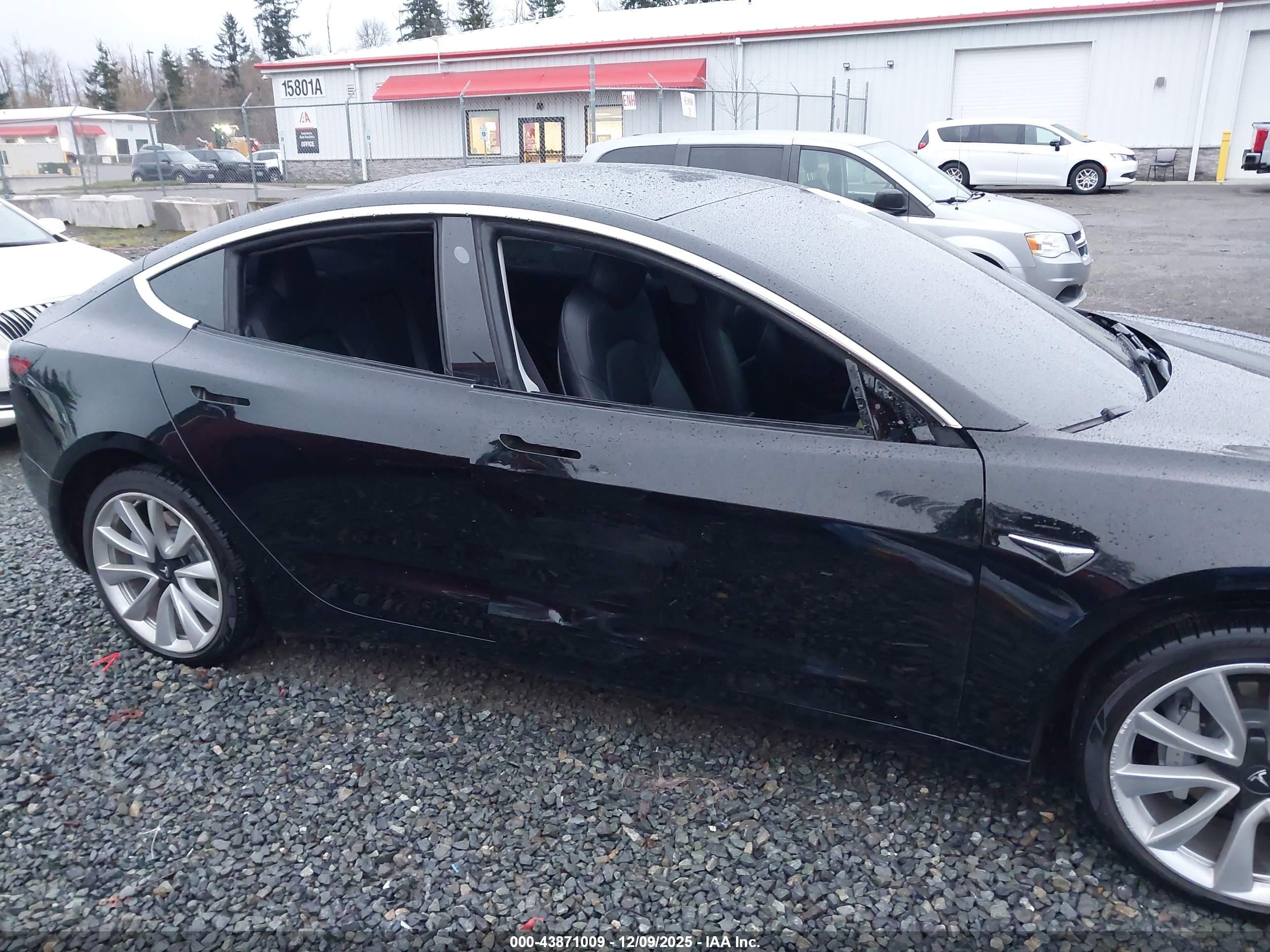 TESLA MODEL image 6