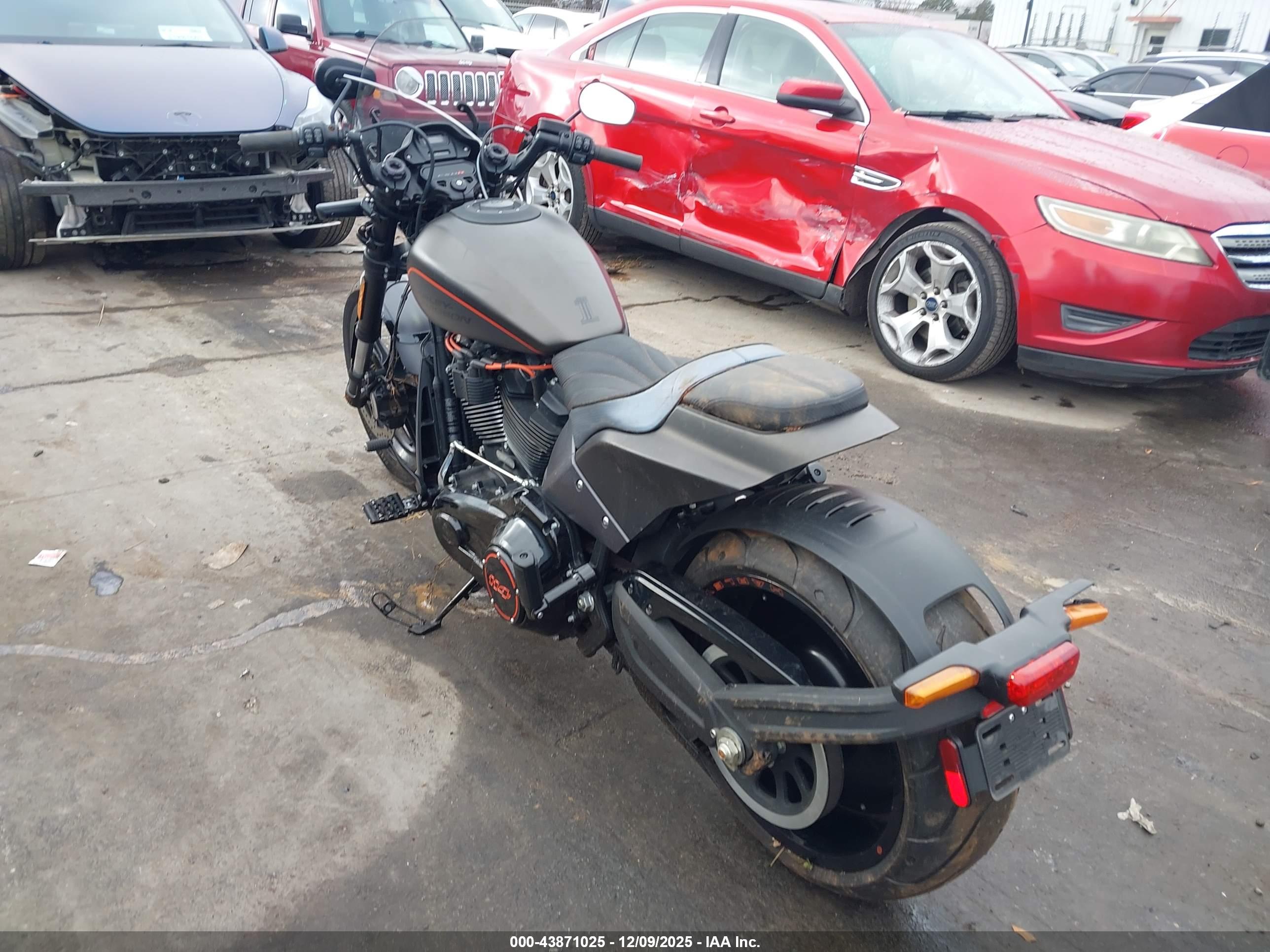 HARLEY-DAVIDSON FXDRS image 3