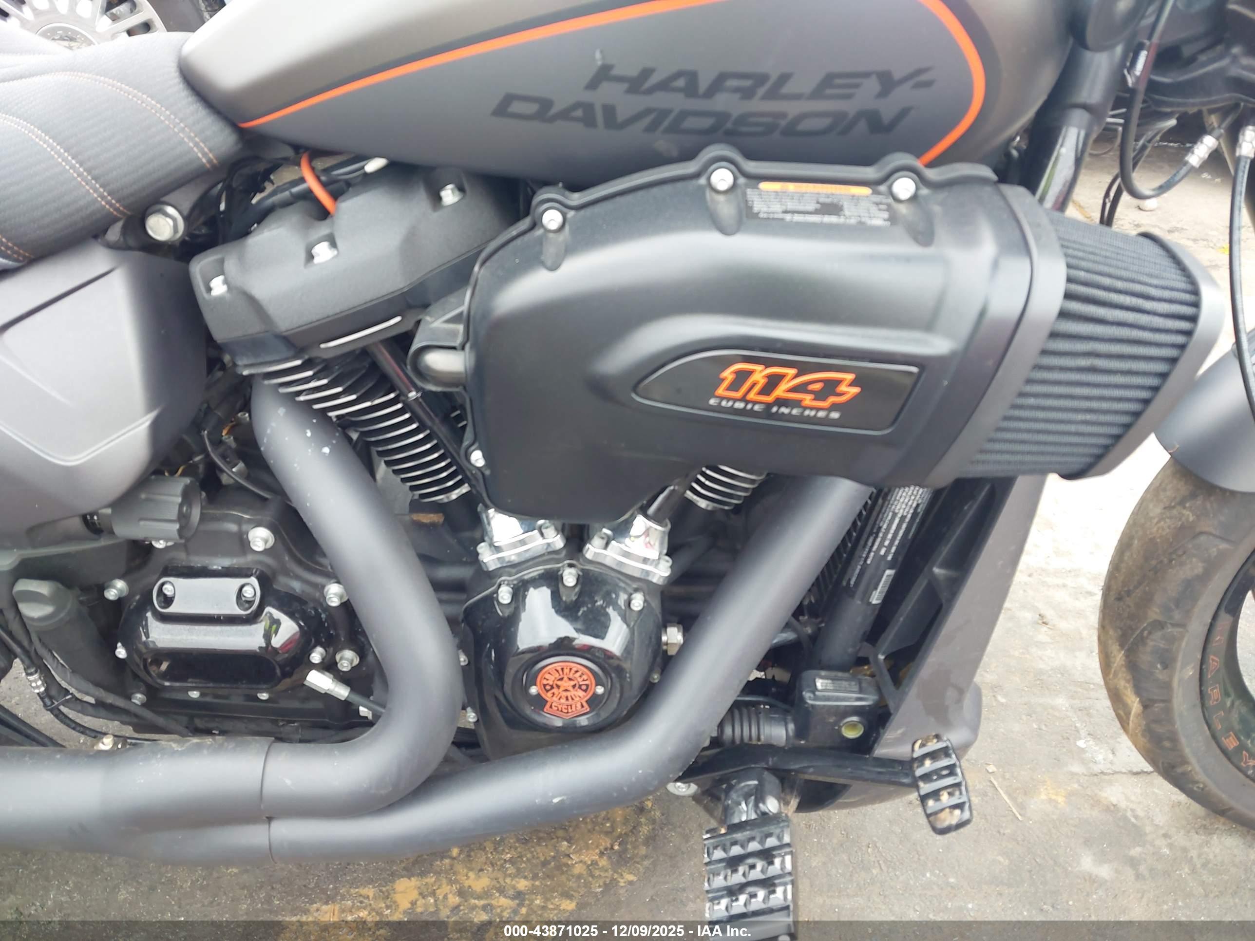 HARLEY-DAVIDSON FXDRS image 8