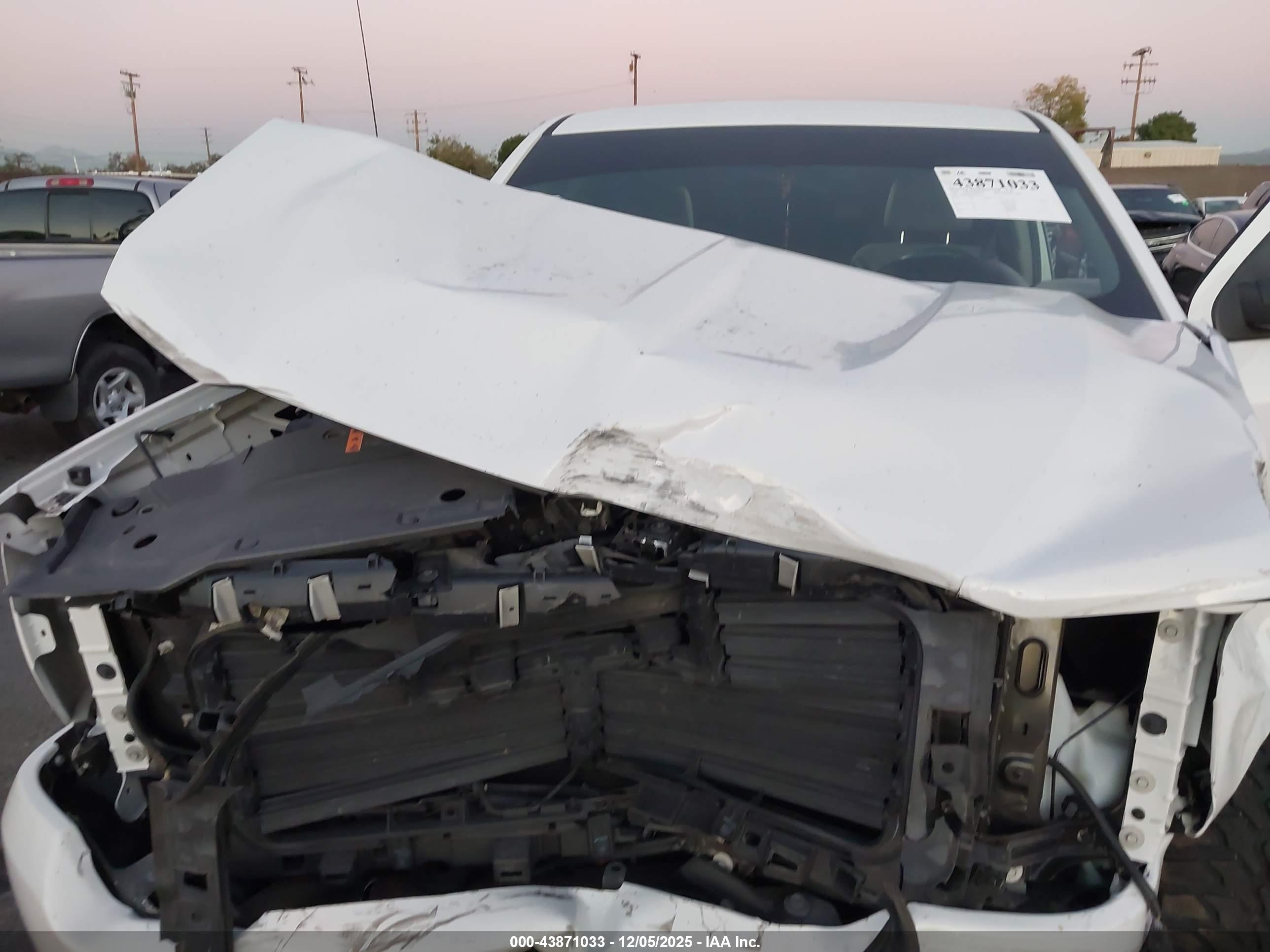 CHEVROLET SILVERADO image 10