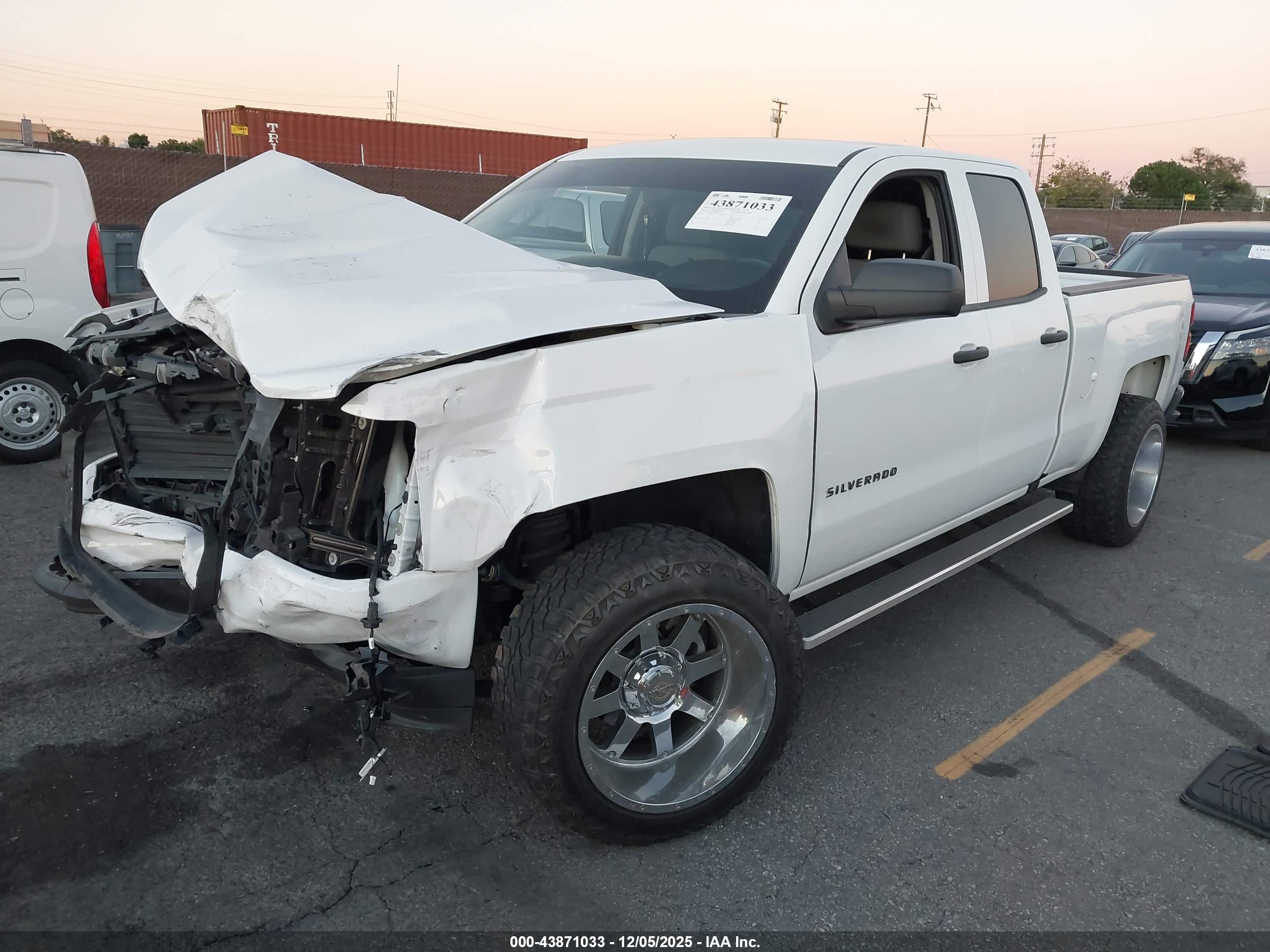 CHEVROLET SILVERADO image 2