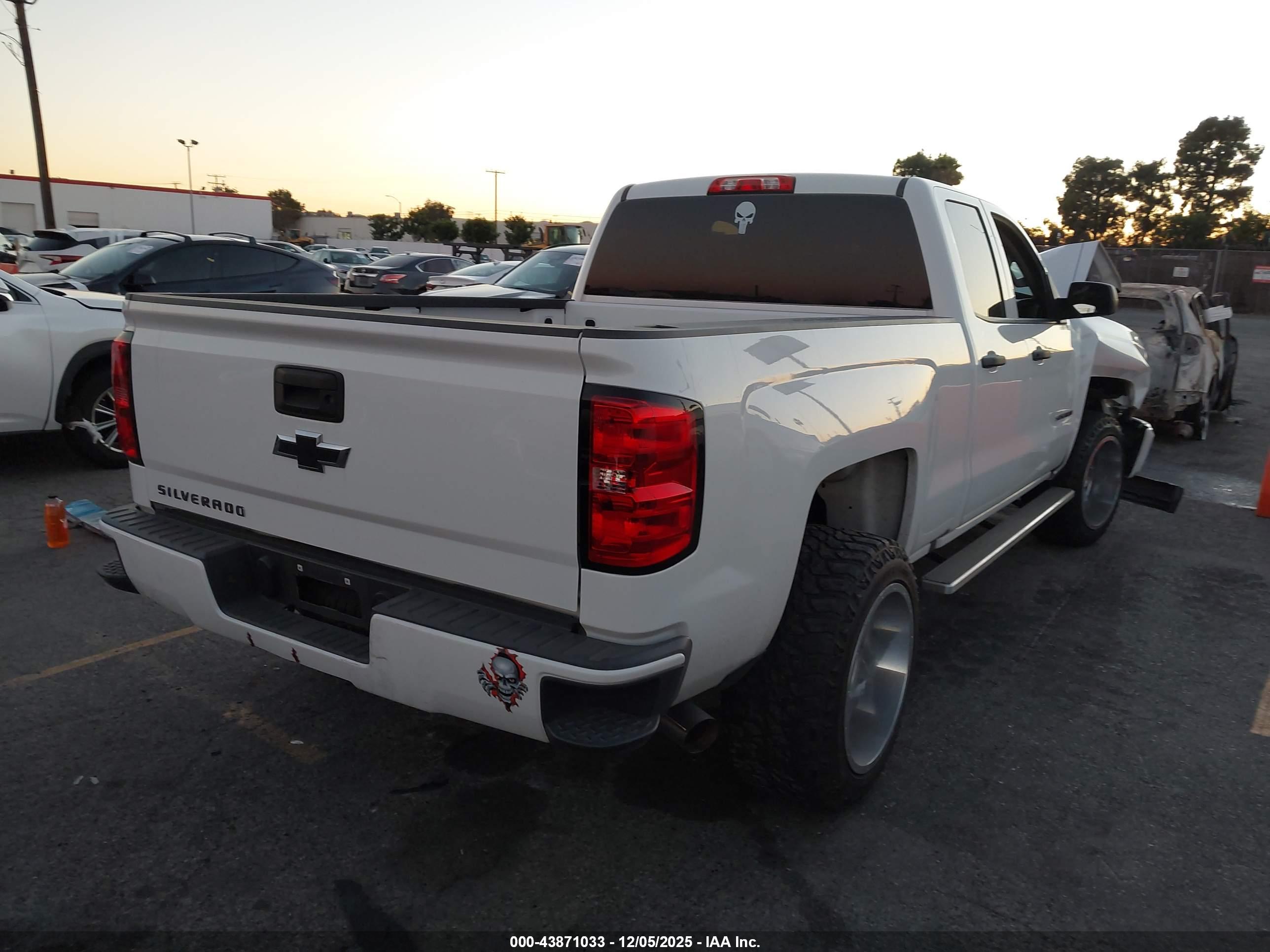 CHEVROLET SILVERADO image 4