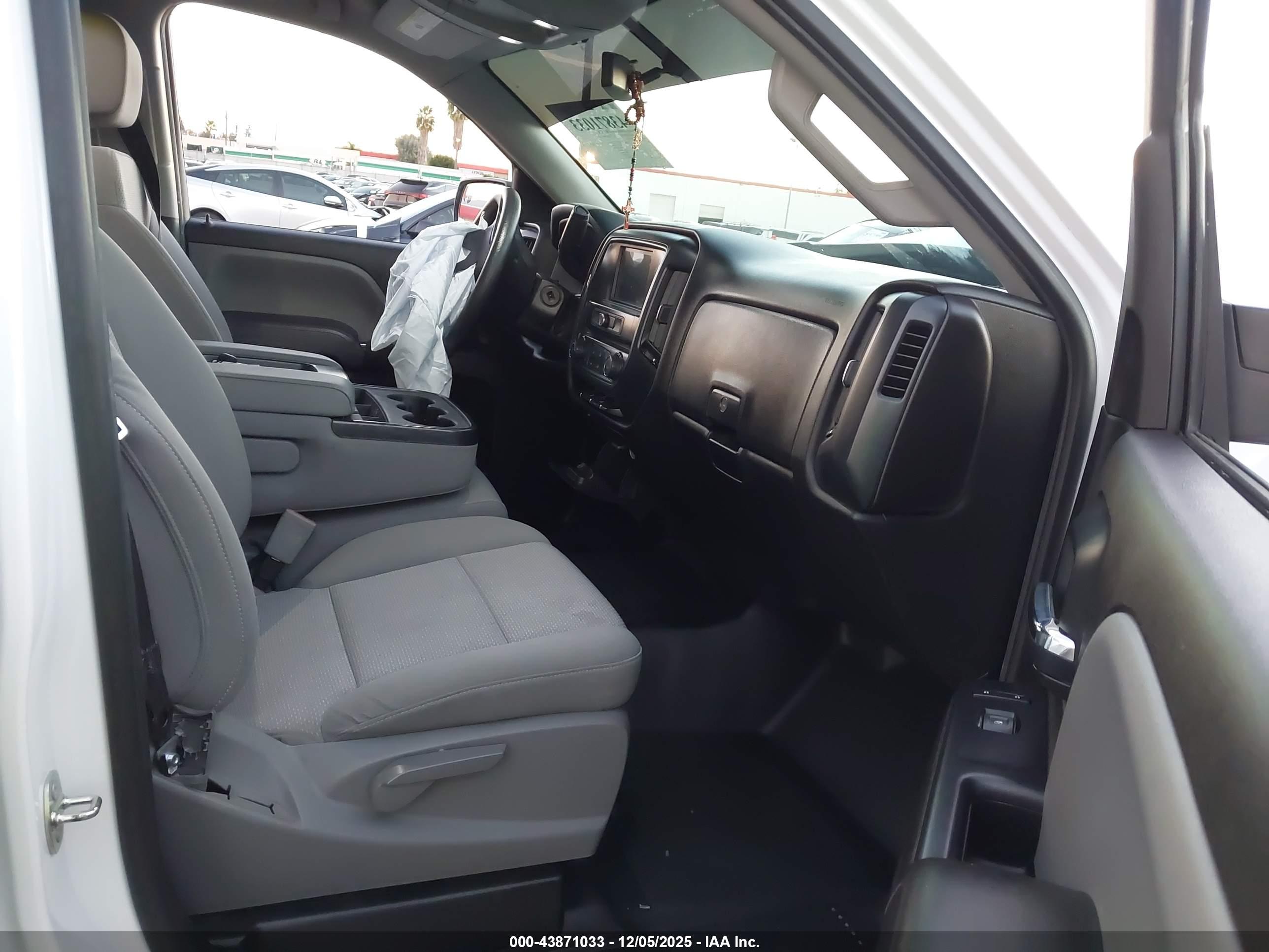 CHEVROLET SILVERADO image 5