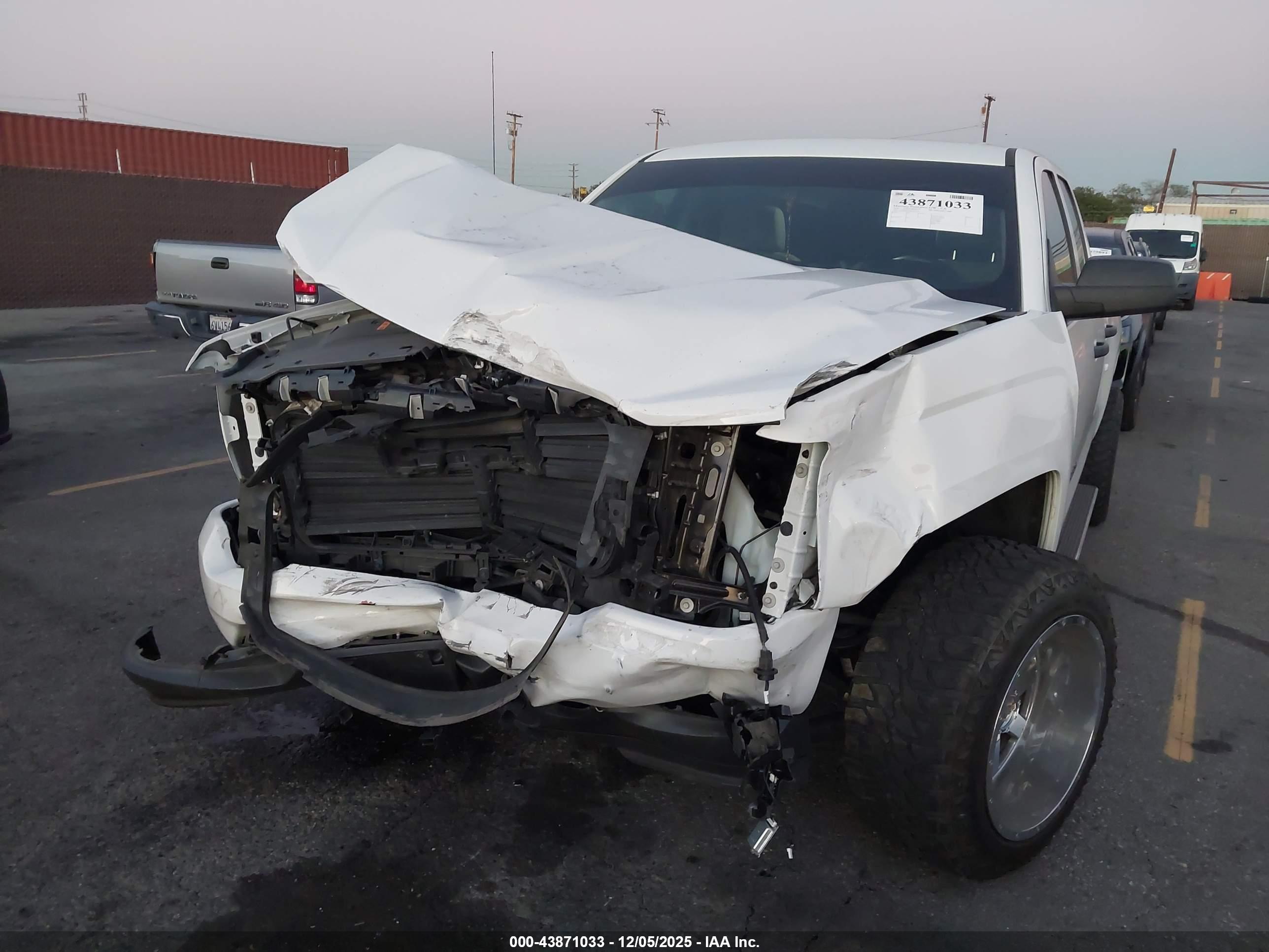 CHEVROLET SILVERADO image 6