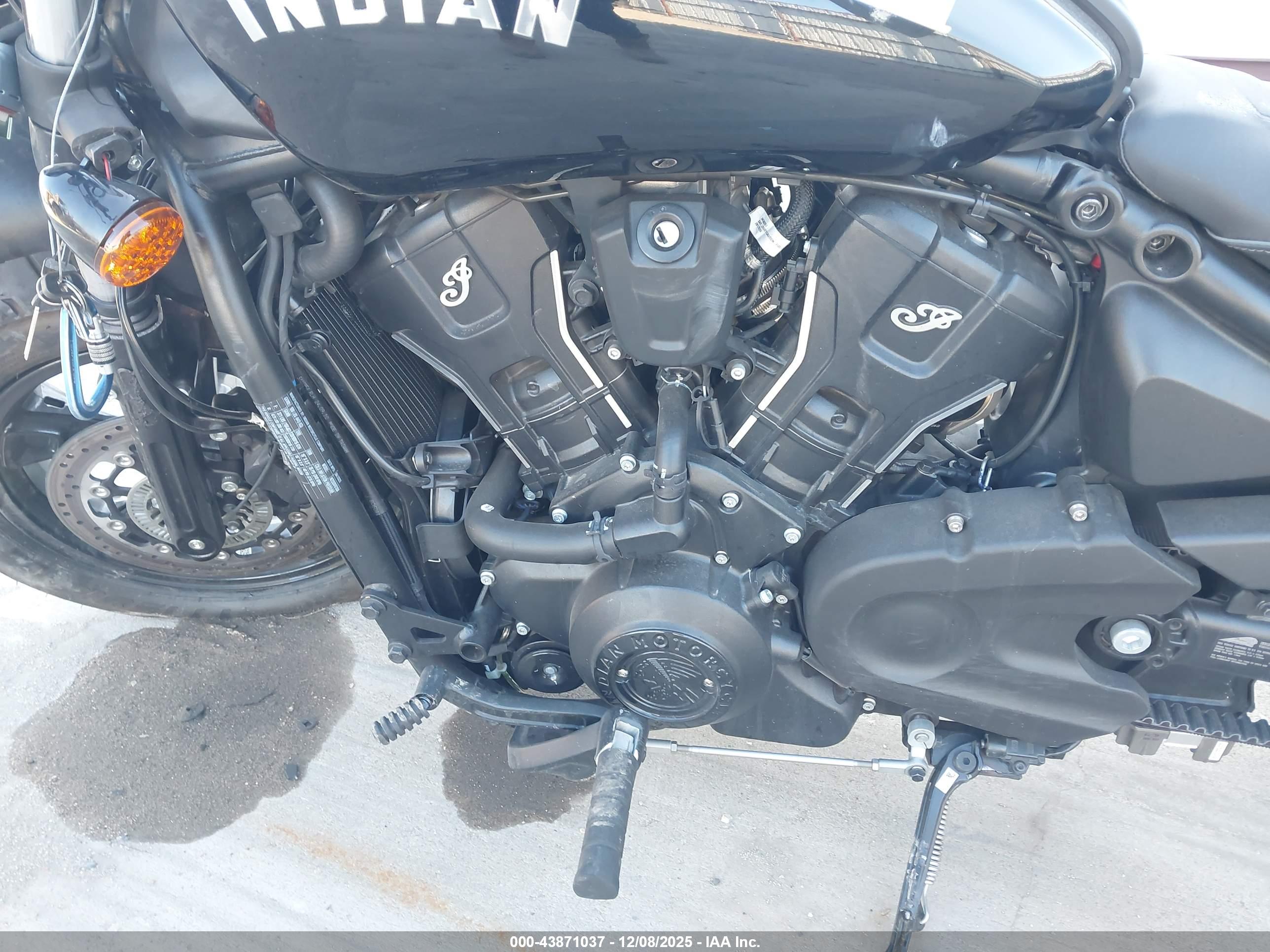 INDIAN MOTORCYCLE image 9