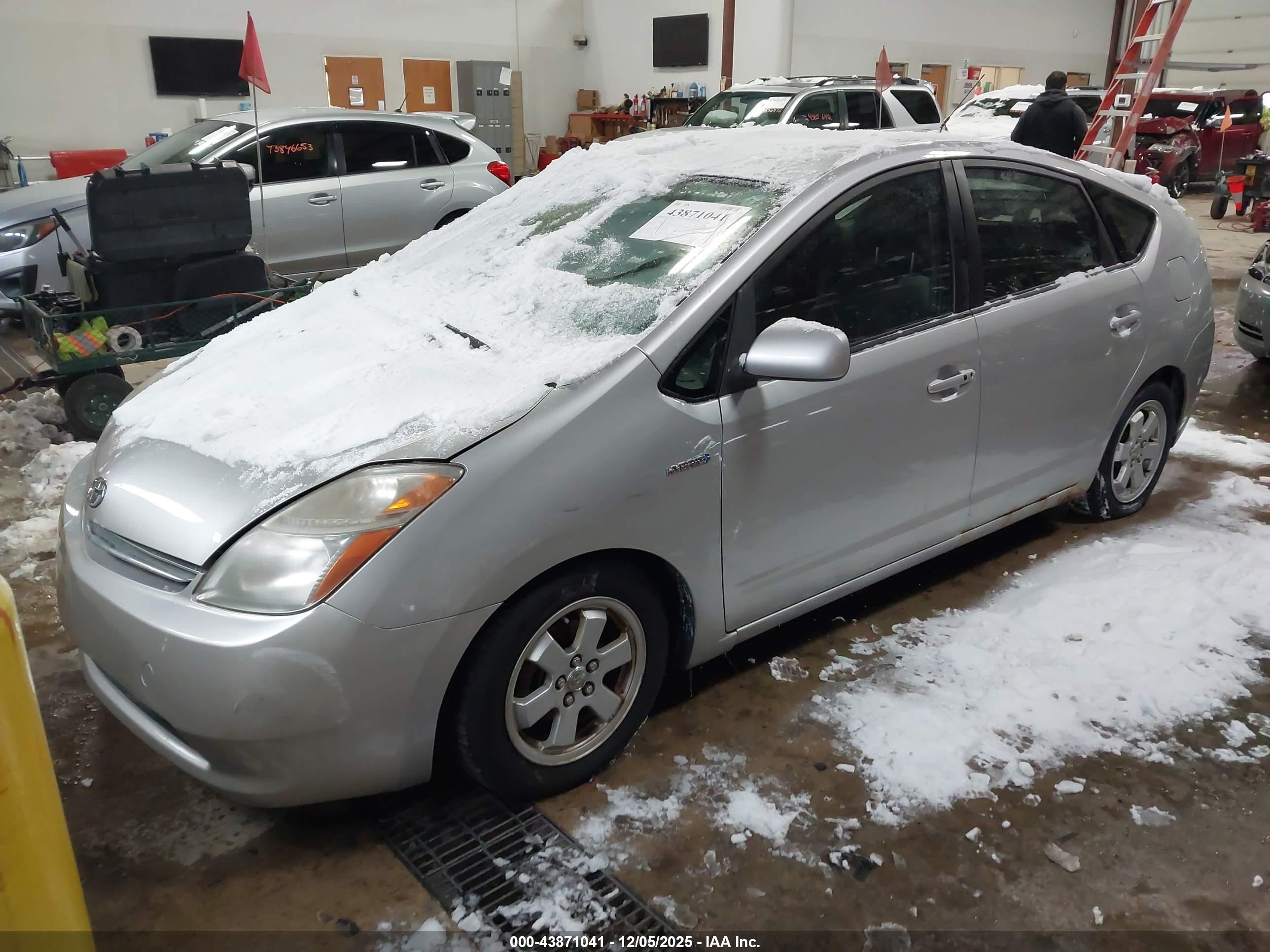 TOYOTA PRIUS image 2