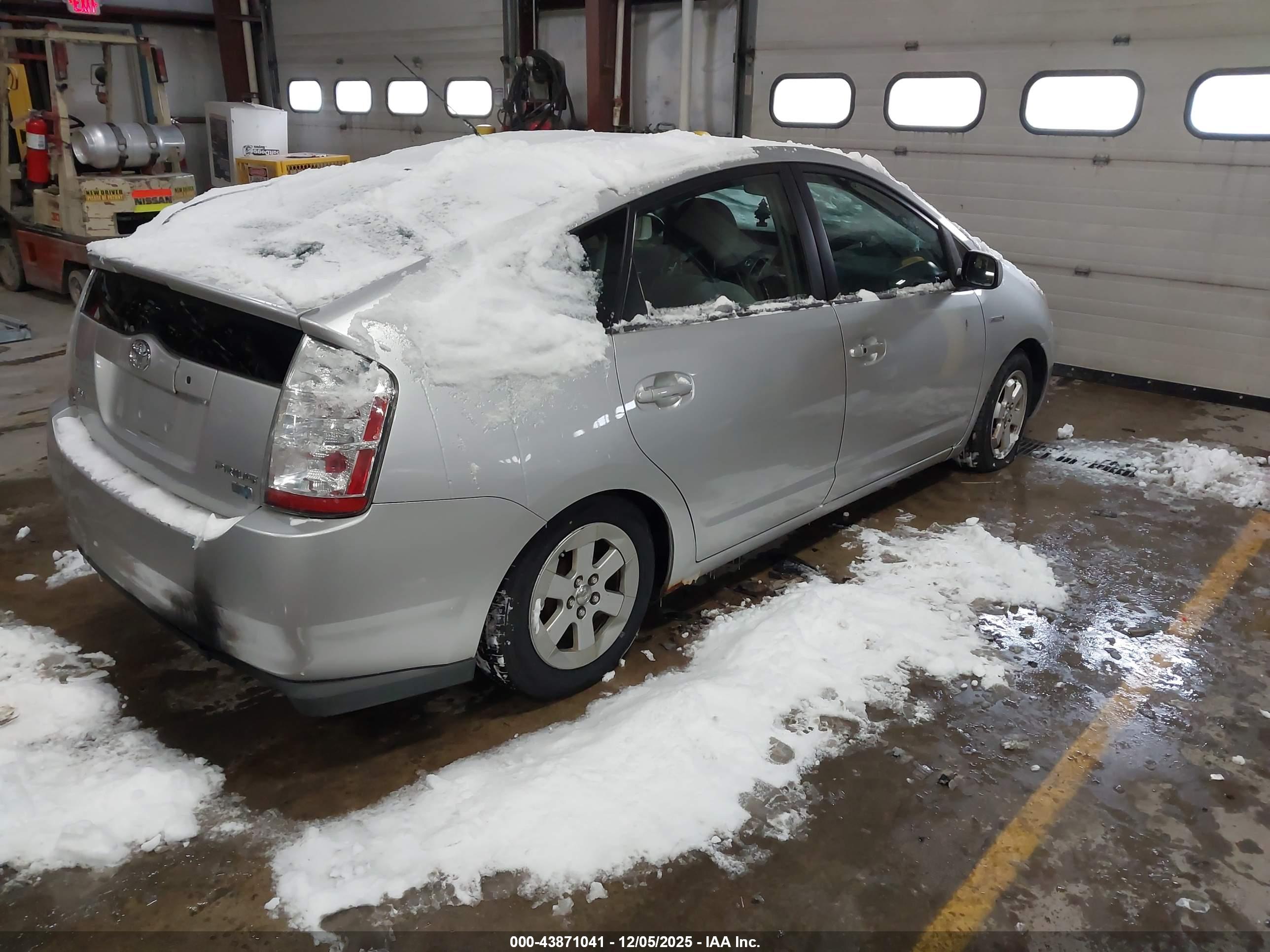 TOYOTA PRIUS image 4