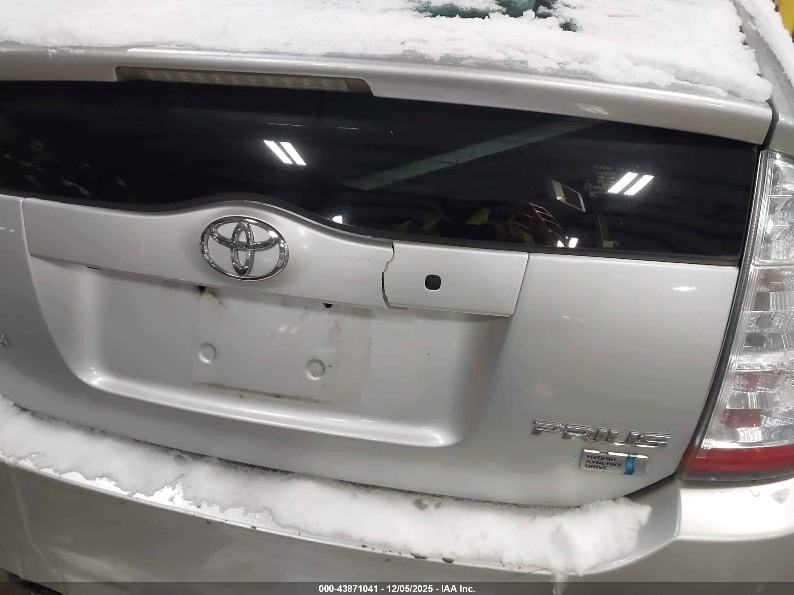 TOYOTA PRIUS image 6